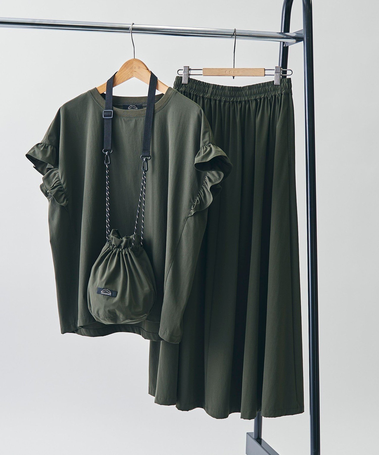 【コーエン/COEN】の【C.mt】ポーチ付きフリルTEE スカート(セットアップ) 人気、トレンドファッション・服の通販 founy(ファニー) 　ファッション　Fashion　レディースファッション　WOMEN　セットアップ　Setup　スカート　Skirt　ポーチ　Pouches　巾着　Purse　ショルダー　Shoulder　シンプル　Simple　セットアップ　Set Up　定番　Standard　フェミニン　Feminine　フリル　Frills　ポーチ　Pouch　2024年　2024　2024春夏・S/S　Ss,Spring/Summer,2024　旅行　Travel　 other-1|ID: prp329100004548064 ipo3291000000032224702