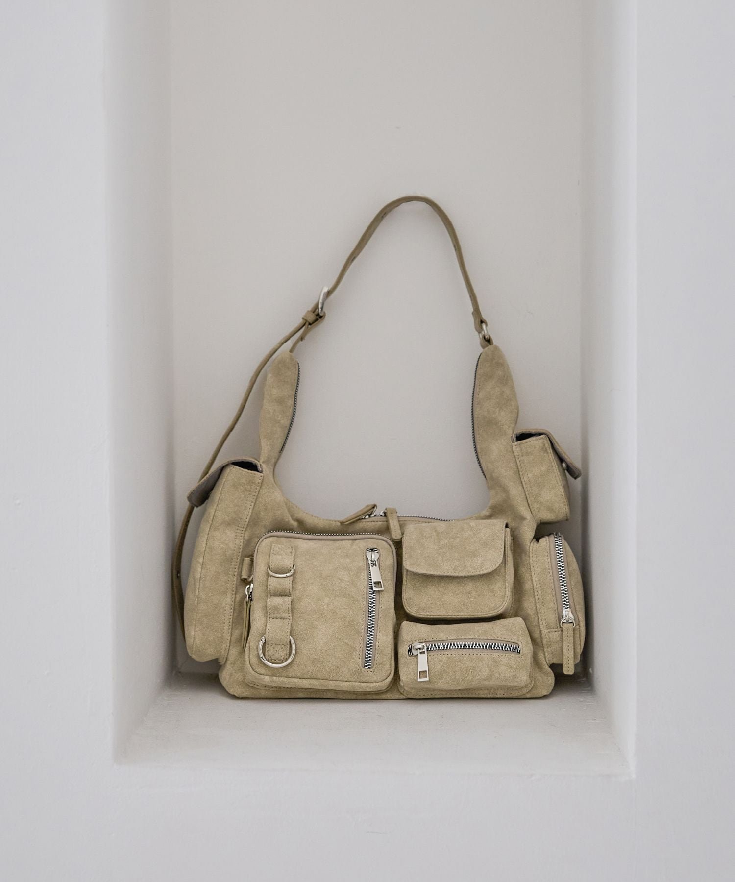 【ジーナシス/JEANASiS】のマルチポケットワンショルダーBAG【新色先行 】 インテリア・キッズ・メンズ・レディースファッション・服の通販 founy(ファニー) 　ファッション　Fashion　レディースファッション　Fashion for Women　キーホルダー　Keychain, Key Holder　今季　This Season, Current Season　軽量　Lightweight, Ultra Light　ショルダー　Shoulder, Shoulder Strap　シンプル　Simple, Minimal　ジップ　Zip, Zipper　スマート　Smart, Elegant　チャーム　Charm, Pendant　トレンド　Trend, Trending Now　人気　Popular, Best Seller　ポケット　Pocket, Pocket Detail　夏　Summer　ベージュ|ID: prp329100004548178 ipo3291000000033041291