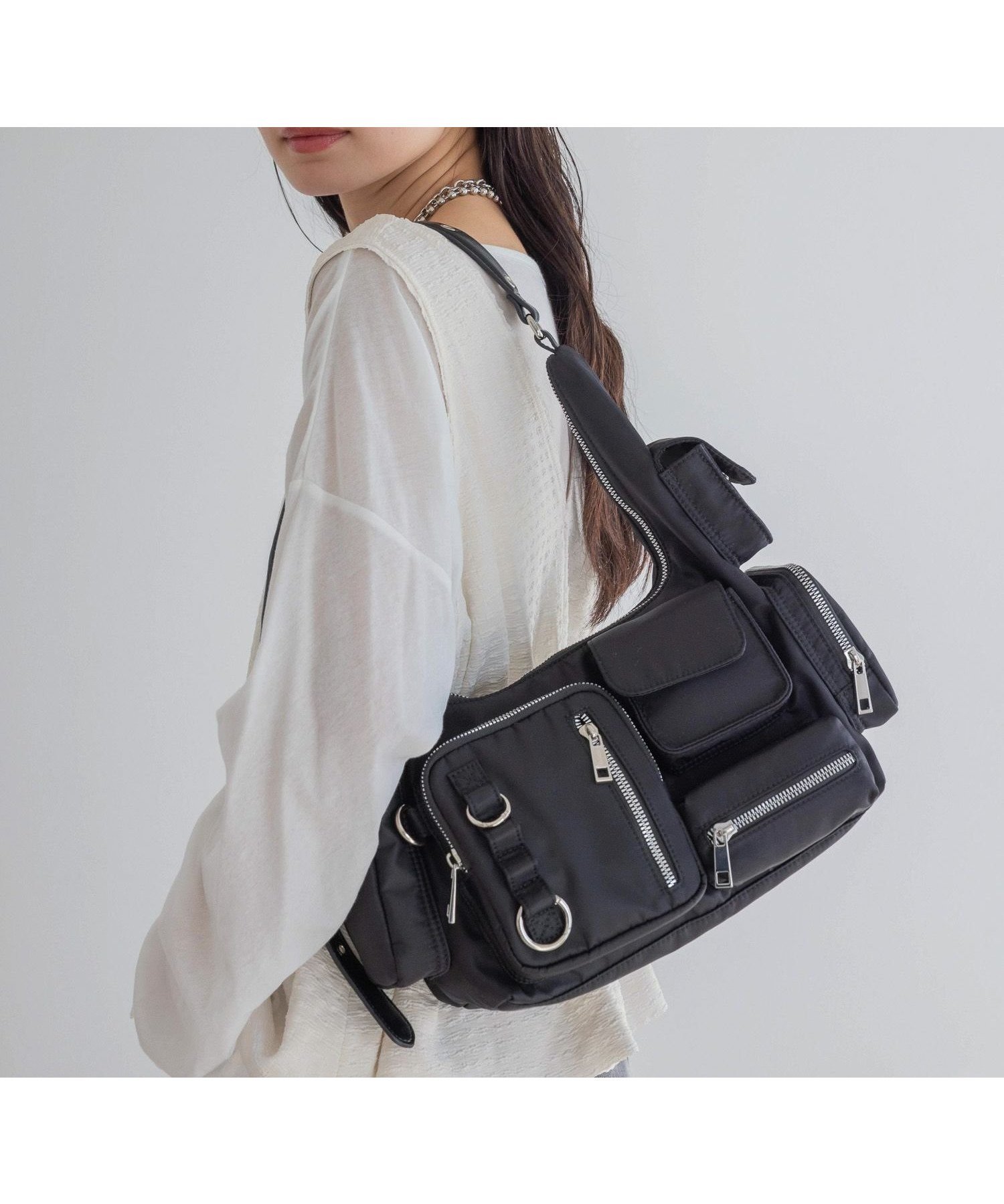 【ジーナシス/JEANASiS】のマルチポケットワンショルダーBAG【新色先行 】 インテリア・キッズ・メンズ・レディースファッション・服の通販 founy(ファニー) 　ファッション　Fashion　レディースファッション　Fashion for Women　キーホルダー　Keychain, Key Holder　今季　This Season, Current Season　軽量　Lightweight, Ultra Light　ショルダー　Shoulder, Shoulder Strap　シンプル　Simple, Minimal　ジップ　Zip, Zipper　スマート　Smart, Elegant　チャーム　Charm, Pendant　トレンド　Trend, Trending Now　人気　Popular, Best Seller　ポケット　Pocket, Pocket Detail　夏　Summer　ブラック|ID: prp329100004548178 ipo3291000000033041292