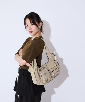 【ジーナシス/JEANASiS】のマルチポケットワンショルダーBAG【新色先行 】 人気、トレンドファッション・服の通販 founy(ファニー) ファッション Fashion レディースファッション Fashion for Women キーホルダー Keychain, Key Holder 今季 This Season, Current Season 軽量 Lightweight, Ultra Light ショルダー Shoulder, Shoulder Strap シンプル Simple, Minimal ジップ Zip, Zipper スマート Smart, Elegant チャーム Charm, Pendant トレンド Trend, Trending Now 人気 Popular, Best Seller ポケット Pocket, Pocket Detail 夏 Summer |ID:prp329100004548178