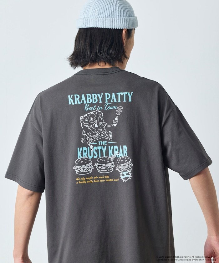 【フリークスストア/FREAK'S STORE】のSPONGEBOB/スポンジ・ボブ 別注 バックプリント クルーネックTシャツ 【限定展開】 25SS インテリア・キッズ・メンズ・レディースファッション・服の通販 founy(ファニー) 　ファッション　Fashion　レディースファッション　WOMEN　トップス・カットソー　Tops/Tshirt　シャツ/ブラウス　Shirts/Blouses　ロング / Tシャツ　T-Shirts　バッグ　Bag　2025年　2025　2025春夏・S/S　Ss,Spring/Summer,2025　おすすめ　Recommend　グラフィック　Graphic　シンプル　Simple　デニム　Denim　ビッグ　Big　フロント　Front　プリント　Print　ボトム　Bottom　ワイド　Wide　ワンポイント　One Point　人気　Popularity　別注　Special Order　夏　Summer　定番　Standard　S/S・春夏　Ss・Spring/Summer　チャコールグレー|ID: prp329100004548509 ipo3291000000032382429