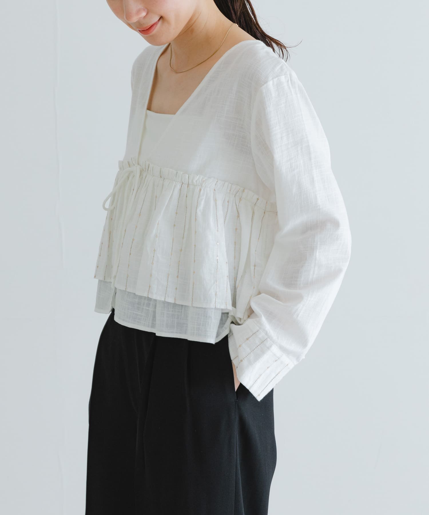 【アーバンリサーチ/URBAN RESEARCH】のスパンコール刺繍ブラウス インテリア・キッズ・メンズ・レディースファッション・服の通販 founy(ファニー) 　ファッション　Fashion　レディースファッション　WOMEN　トップス・カットソー　Tops/Tshirt　シャツ/ブラウス　Shirts/Blouses　2025年　2025　2025春夏・S/S　Ss,Spring/Summer,2025　インド　India　ストライプ　Stripe　スパンコール　Sequins　バランス　Balance　フリル　Frills　夏　Summer　S/S・春夏　Ss・Spring/Summer　OFF|ID: prp329100004548547 ipo3291000000032242344