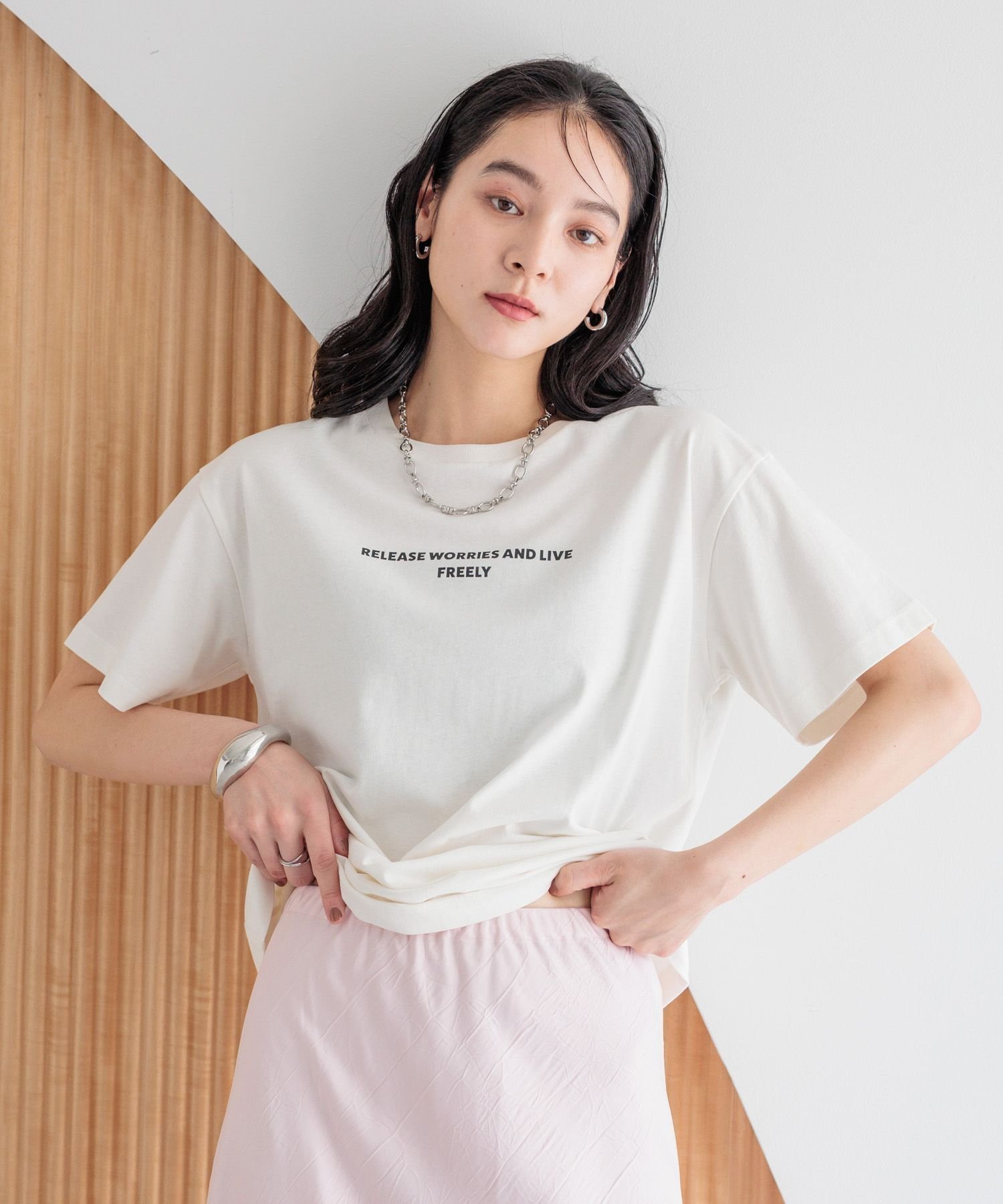 【ローリーズファーム/LOWRYS FARM】のシンプルロゴTEE インテリア・キッズ・メンズ・レディースファッション・服の通販 founy(ファニー) 　ファッション　Fashion　レディースファッション　Fashion for Women　おすすめ　Recommended / Our Picks　インナー　Innerwear　ショート　Short, Short Length　バランス　Balance, Style Balance　ビスチェ　Bustier, Corset Top　ベーシック　Basic, Essential　ボトム　Bottoms, Lower Wear　定番　Standard, Basic Item　オフ×ブラックロゴ05|ID: prp329100004548555 ipo3291000000033427972
