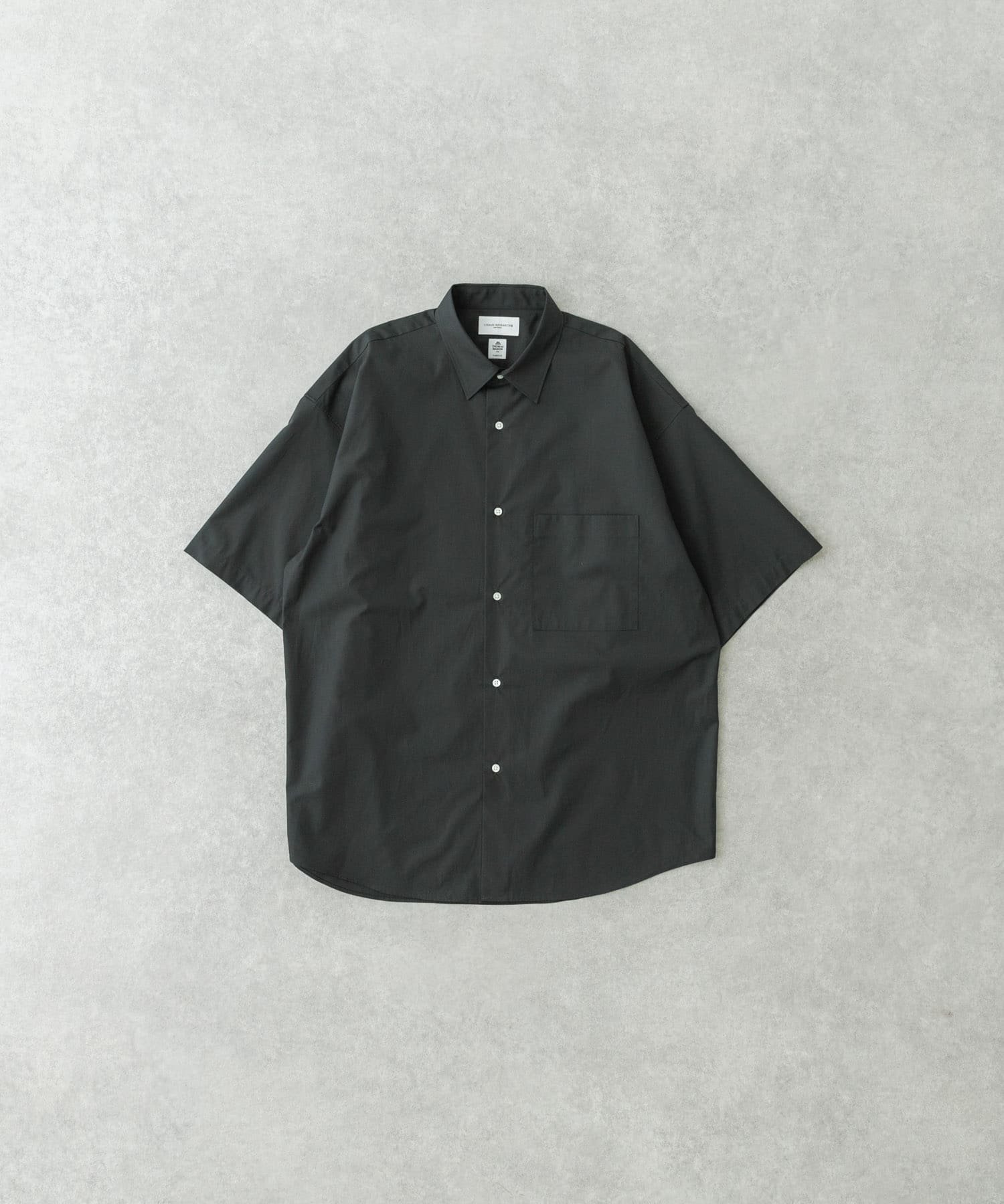【アーバンリサーチ/URBAN RESEARCH / MEN】のnew basic THOMAS MASON SHORT-SLEEVE OVER SHIRTS インテリア・キッズ・メンズ・レディースファッション・服の通販 founy(ファニー) 　ファッション　Fashion　メンズファッション　Fashion for Men　今季　This Season, Current Season　サマー　Summer, Summer Style　サンダル　Sandals, Summer Shoes　シューズ　Shoes, Footwear　ショーツ　Shorts, Short Pants　ショート　Short, Short Length　シンプル　Simple, Minimal　スラックス　Slacks, Dress Pants　スリーブ　Sleeve, Long Sleeve / Short Sleeve　デニム　Denim, Jeans Material　トレンド　Trend, Trending Now　ドレス　Dress, One-Piece　人気　Popular, Best Seller　ファブリック　Fabric, Textile　ベーシック　Basic, Essential　ラグジュアリー　Luxury, Elegant　リラックス　Relax, Relaxed Fit　ワイド　Wide, Wide Fit　S/S・春夏　SS, Spring/Summer, Warm Season　夏　Summer　エレガント 上品　Elegant　2025年　2025　2025春夏・S/S　Spring/Summer 2025 SS25　DARK GREEN|ID: prp329100004548615 ipo3291000000032764596