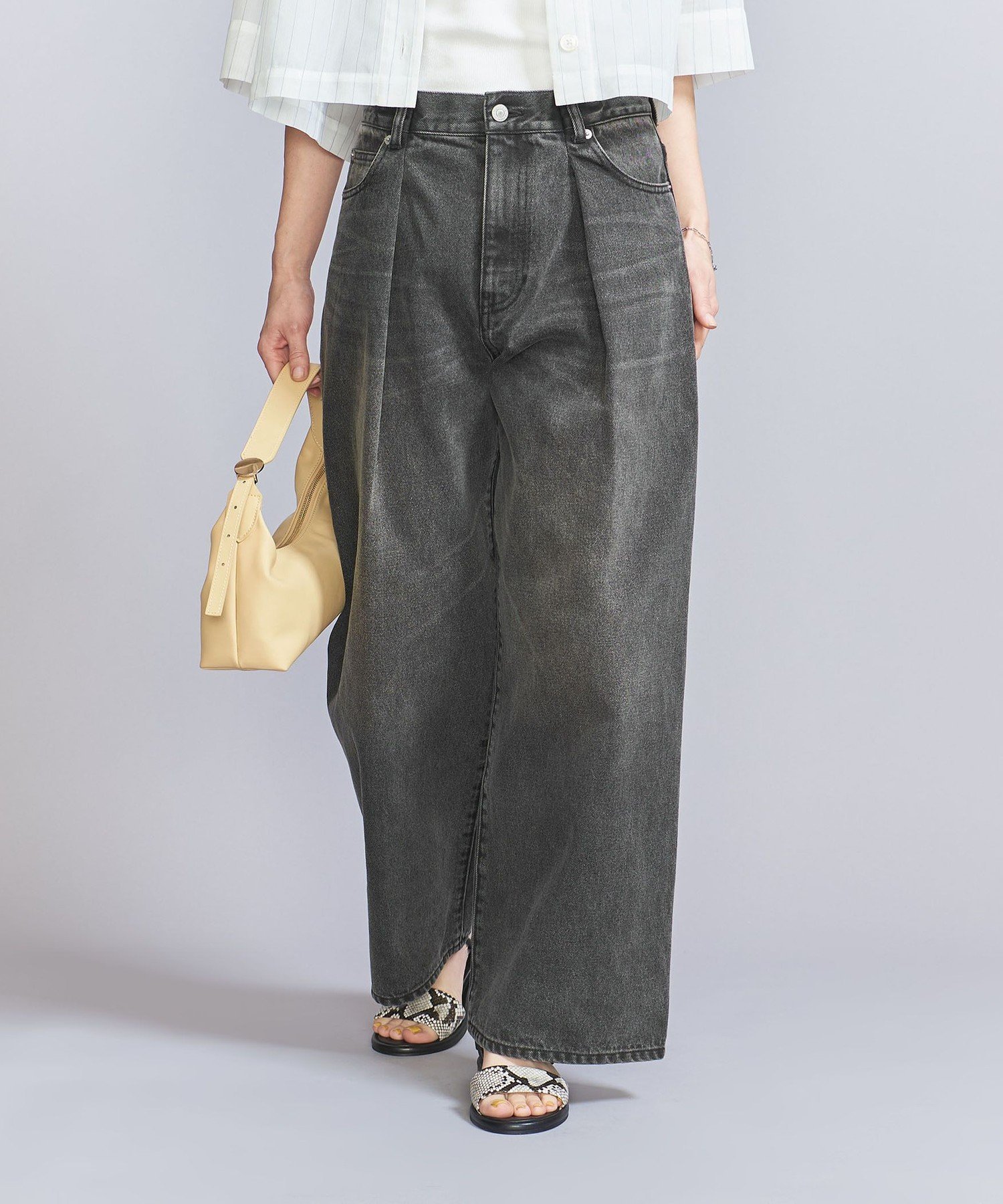 【ビューティ&ユース ユナイテッドアローズ/BEAUTY&YOUTH / UNITED ARROWS】のフロントタック デニムパンツ インテリア・キッズ・メンズ・レディースファッション・服の通販 founy(ファニー) 　ファッション　Fashion　レディースファッション　Fashion for Women　パンツ　Pants & Trousers　デニムパンツ・ジーンズ・美脚デニム　Denim Jeans & Pants　春　Spring　ショート　Short, Short Length　デニム　Denim, Jeans Material　定番　Standard, Basic Item　フェミニン　Feminine, Girly　フロント　Front, Front Design　リブニット　Rib Knit, Ribbed Knit　S/S・春夏　SS, Spring/Summer, Warm Season　おすすめ　Recommended / Our Picks　夏　Summer　BLACK|ID: prp329100004548619 ipo3291000000032611825