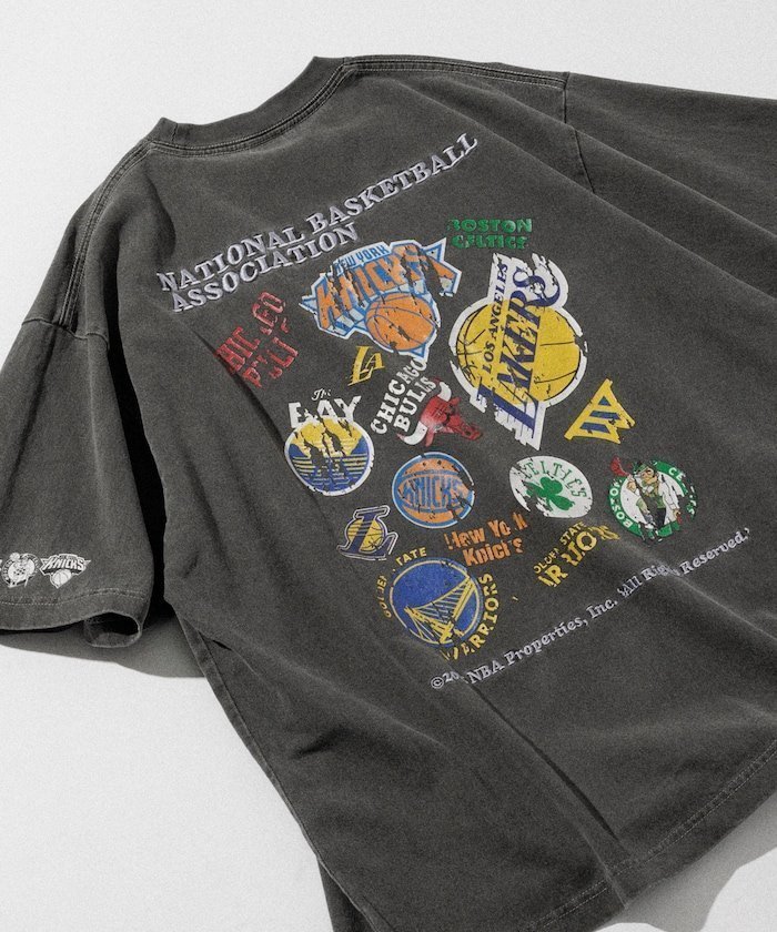 【その他のブランド/Other】のNBA ランダム チーム バックロゴTEE 25SS インテリア・キッズ・メンズ・レディースファッション・服の通販 founy(ファニー) https://founy.com/ ファッション Fashion メンズファッション Fashion for Men 2025年 2025 2025春夏・S/S Spring/Summer 2025 SS25 おすすめ Recommended / Our Picks キャップ Cap, Baseball Cap スニーカー Sneakers, Trainers パターン Pattern, Design Print フロント Front, Front Design プリント Print, Printed Pattern ランダム Random, Irregular ワイド Wide, Wide Fit ワンポイント One Point, Statement Accent ヴィンテージ Vintage Style 夏 Summer 定番 Standard, Basic Item S/S・春夏 SS, Spring/Summer, Warm Season |ID: prp329100004548837 ipo3291000000032712667