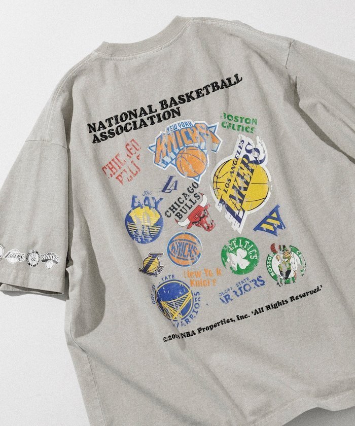 【その他のブランド/Other】のNBA ランダム チーム バックロゴTEE 25SS インテリア・キッズ・メンズ・レディースファッション・服の通販 founy(ファニー) 　ファッション　Fashion　メンズファッション　Fashion for Men　2025年　2025　2025春夏・S/S　Spring/Summer 2025 SS25　おすすめ　Recommended / Our Picks　キャップ　Cap, Baseball Cap　スニーカー　Sneakers, Trainers　パターン　Pattern, Design Print　フロント　Front, Front Design　プリント　Print, Printed Pattern　ランダム　Random, Irregular　ワイド　Wide, Wide Fit　ワンポイント　One Point, Statement Accent　ヴィンテージ　Vintage Style　夏　Summer　定番　Standard, Basic Item　S/S・春夏　SS, Spring/Summer, Warm Season　ベージュ|ID: prp329100004548837 ipo3291000000032712669