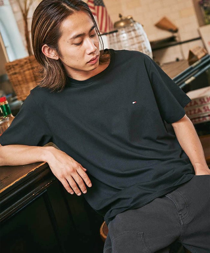 【トミーヒルフィガー/TOMMY HILFIGER】の【オンライン限定】トミーヒルフィガー ワンポイントロゴクルーネックオーバーサイズTシャツ インテリア・キッズ・メンズ・レディースファッション・服の通販 founy(ファニー) https://founy.com/ ファッション Fashion レディースファッション Fashion for Women トップス・カットソー Cut & Sew Tops シャツ・ブラウス・オフィスカジュアル Elegant Blouses & Button-Ups ロングTシャツ・Tシャツ Longline T-Shirts & Tees アメリカン American Style インナー Innerwear クラシック Classic, Timeless Style ジャケット Jacket, Outerwear ストレッチ Stretch, Stretchy Fabric スマート Smart, Elegant デニム Denim, Jeans Material 人気 Popular, Best Seller フィット Fit, Slim Fit モダン Modern, Contemporary ワンポイント One Point, Statement Accent おすすめ Recommended / Our Picks ゴルフ Golf |ID: prp329100004548874 ipo3291000000033795935