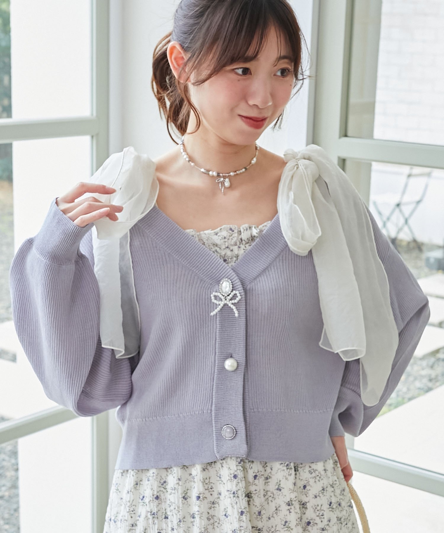【マジェスティック レゴン/MAJESTIC LEGON】のチャームボタンUVカットカーディガン インテリア・キッズ・メンズ・レディースファッション・服の通販 founy(ファニー) 　ファッション　Fashion　レディースファッション　Fashion for Women　トップス・カットソー　Cut & Sew Tops　カーディガン・羽織り　Layered Style Cardigans　カーディガン　Cardigan, Knitwear　コンパクト　Compact, Small Size　ダウン　Down, Puffer　チャーム　Charm, Pendant　ドッキング　Docking, Mixed Material　ビジュー　Bijou, Jewel-like Accent　フリル　Frill, Ruffle　再入荷　Restock / Back in Stock　ブルー|ID: prp329100004548884 ipo3291000000032714748