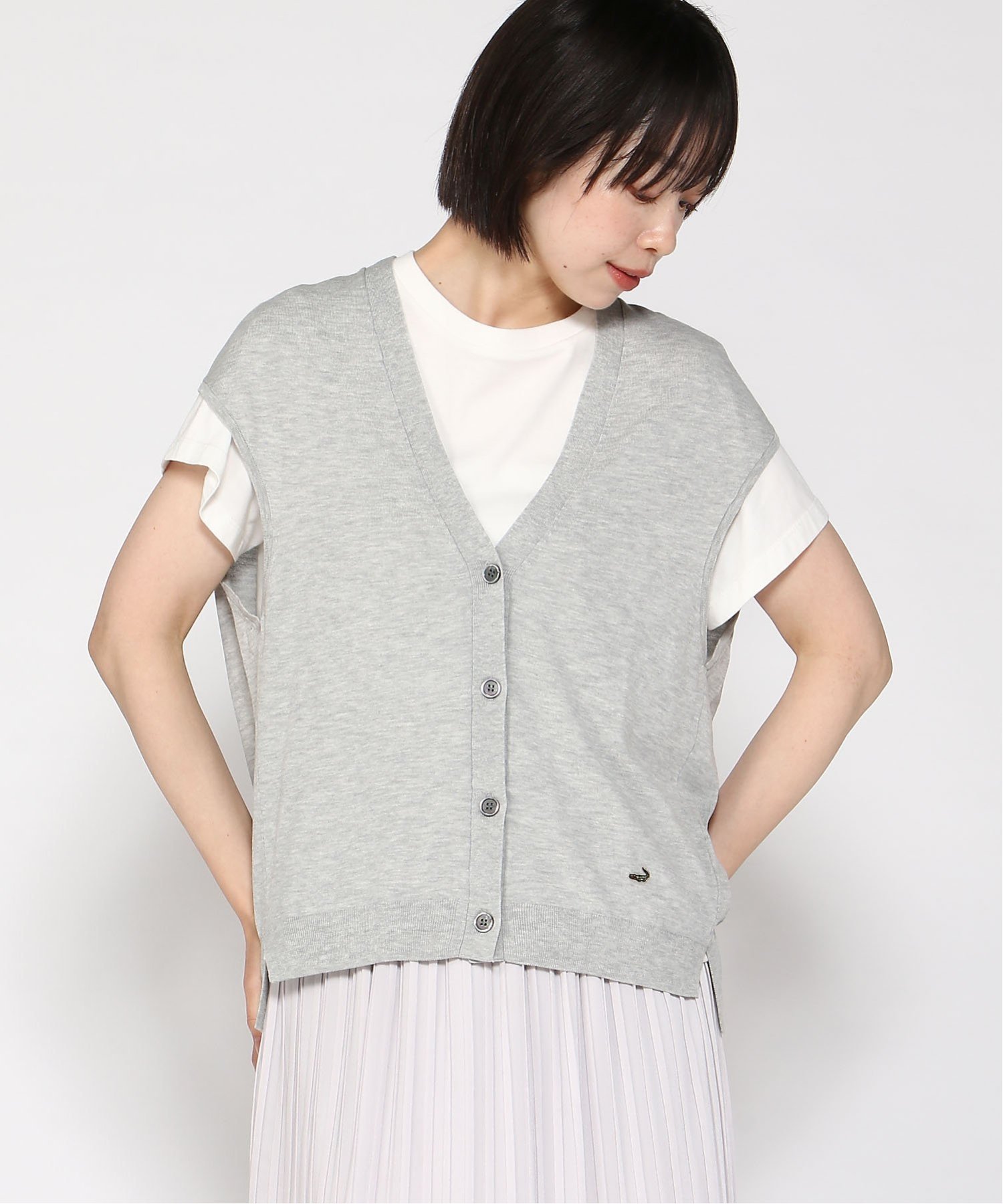 【クロコダイル/CROCODILE】のサイドスリット 前開き ニットベスト インテリア・キッズ・メンズ・レディースファッション・服の通販 founy(ファニー) 　ファッション　Fashion　レディースファッション　Fashion for Women　アウター　Coat / Outerwear Collection　トップス・カットソー　Cut & Sew Tops　ニット　Knit Tops & Sweaters　ベスト&ジレ / 重ね着スタイル　Vests & Gilets　スリット　Slit, Slit Detail　ベスト　Vest, Waistcoat　ライトグレー|ID: prp329100004549041 ipo3291000000032714719