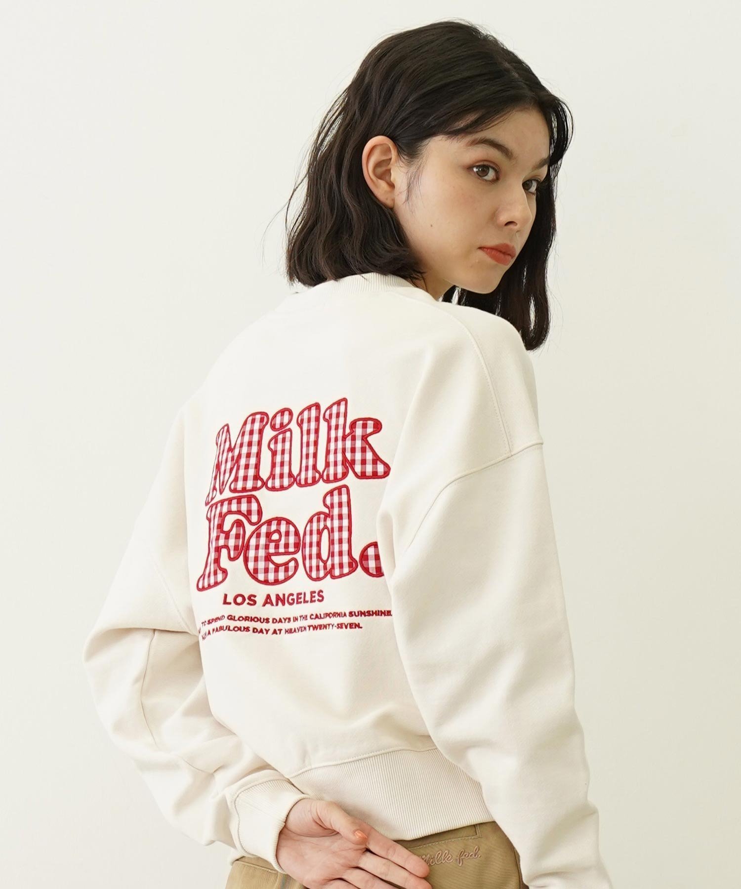 【ミルクフェド/MILKFED.】のGINGHAM LOGO SHORT SWEAT TOP MILKFED. インテリア・キッズ・メンズ・レディースファッション・服の通販 founy(ファニー) 　ファッション　Fashion　レディースファッション　Fashion for Women　トップス・カットソー　Cut & Sew Tops　レディースパーカー・カジュアルフーディー　Casual Hoodies & Sweatshirts　スウェット・クルーネックトップス　Sweatshirts & Crewnecks / Relaxed Fit Sweat Tops　コンパクト　Compact, Small Size　スウェット / スエット　Sweatshirt, Sweatwear　タイトスカート　Pencil Skirt, Tight Skirt　チェック　Check, Plaid, Tartan　ロング　Long, Long-Length　OFF WHITE|ID: prp329100004549095 ipo3291000000033547241