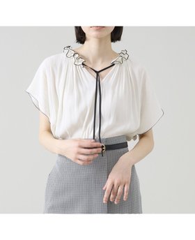 【ティアラ/Tiara】のバイカラーメローブラウス 人気、トレンドファッション・服の通販 founy(ファニー) ファッション Fashion レディースファッション Fashion for Women トップス・カットソー Cut & Sew Tops シャツ・ブラウス・オフィスカジュアル Elegant Blouses & Button-Ups フリル Frill, Ruffle モノトーン Monotone, Black and White リラックス Relax, Relaxed Fit エレガント 上品 Elegant 夏 Summer |ID:prp329100004549613