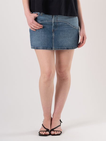【リーバイス/Levis】のICON デニム スカート ミディアムインディゴ 人気、トレンドファッション・服の通販 founy(ファニー) 　ファッション　Fashion　レディースファッション　Fashion for Women　スカート　Skirts　ウエスタン　Western Style　ジーンズ　Jeans, Denim Pants　デニム　Denim, Jeans Material　ポケット　Pocket, Pocket Detail　ヨーク　Yoke, Yoke Design　人気　Popular, Best Seller　 other-1|ID: prp329100004550403 ipo3291000000033192826