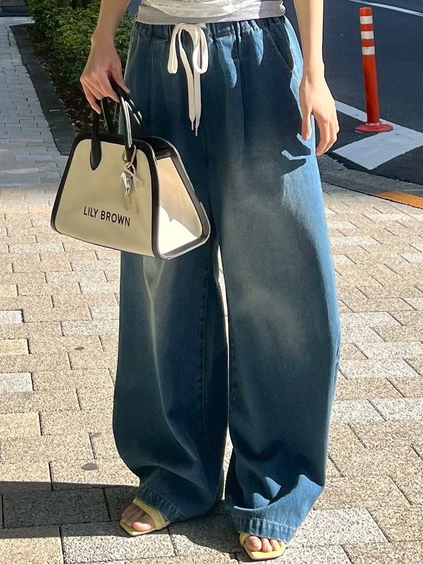 【リリーブラウン/Lily Brown】のワイドレッグイージーデニムパンツ インテリア・キッズ・メンズ・レディースファッション・服の通販 founy(ファニー) 　ファッション　Fashion　レディースファッション　Fashion for Women　パンツ　Pants & Trousers　デニムパンツ・ジーンズ・美脚デニム　Denim Jeans & Pants　イエロー　Yellow　インディゴ　Indigo Denim　ダメージ　Distressed, Destroyed　デニム　Denim, Jeans Material　ドット　Polka Dot, Dot Pattern　バランス　Balance, Style Balance　フィット　Fit, Slim Fit　ブリーチ　Bleach, Washed Finish　BLU[086]|ID: prp329100004550512 ipo3291000000032702354
