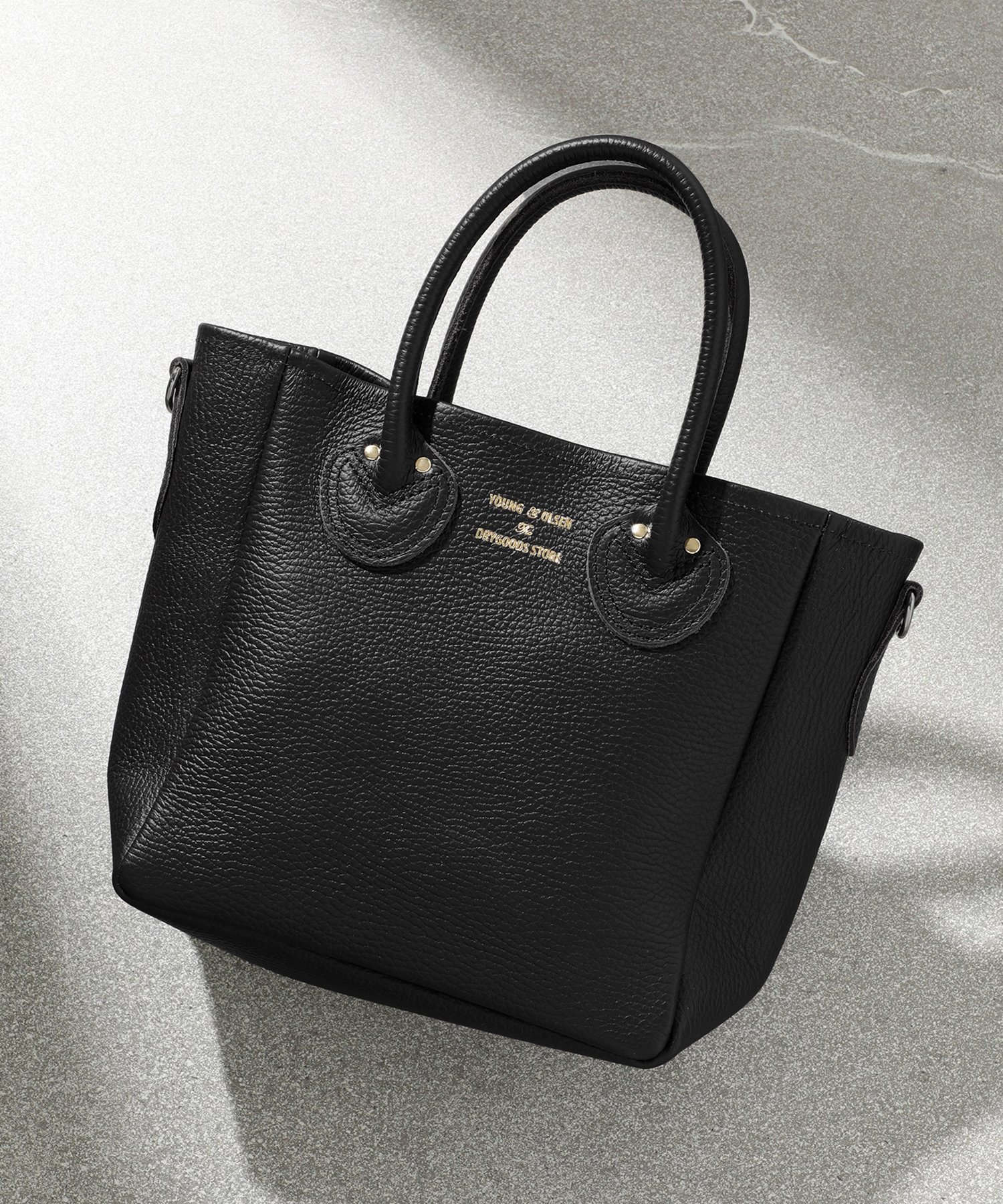 【その他のブランド/Other】のYOUNG OLSEN/EMBOSSED LEATHER D TOTE S トートバッグ 日本製 ヤングアンドオルセン 人気、トレンドファッション・服の通販 founy(ファニー) 　ファッション　Fashion　レディースファッション　WOMEN　バッグ　Bag　厚底　Platforms　シンプル　Simple　スカーフ　Scarf　スキニー　Skinny　スラックス　Slacks　セットアップ　Set Up　財布　Wallet　チャーム　Charm　ティアードワンピース　Tiered Dress　デニム　Denim　定番　Standard　フォルム　Form　ポーチ　Pouch　ワイド　Wide　日本製　Made In Japan　エレガント 上品　Elegant　ビジネス 仕事 通勤　Business　 other-1|ID: prp329100004550553 ipo3291000000032236314