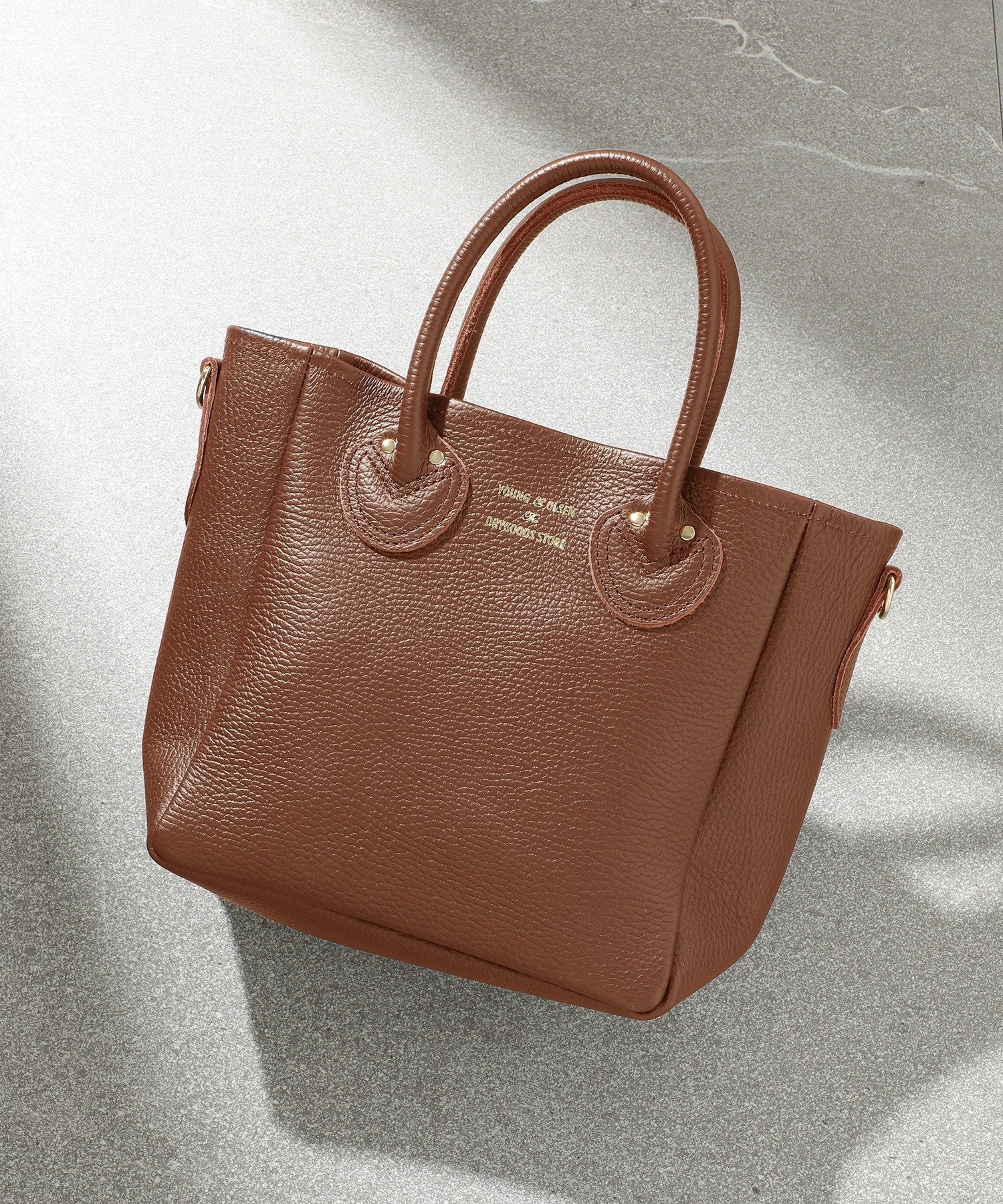 【その他のブランド/Other】のYOUNG OLSEN/EMBOSSED LEATHER D TOTE S トートバッグ 日本製 ヤングアンドオルセン インテリア・キッズ・メンズ・レディースファッション・服の通販 founy(ファニー) 　ファッション　Fashion　レディースファッション　WOMEN　バッグ　Bag　厚底　Platforms　シンプル　Simple　スカーフ　Scarf　スキニー　Skinny　スラックス　Slacks　セットアップ　Set Up　財布　Wallet　チャーム　Charm　ティアードワンピース　Tiered Dress　デニム　Denim　定番　Standard　フォルム　Form　ポーチ　Pouch　ワイド　Wide　日本製　Made In Japan　エレガント 上品　Elegant　ビジネス 仕事 通勤　Business　BRN|ID: prp329100004550553 ipo3291000000032236324