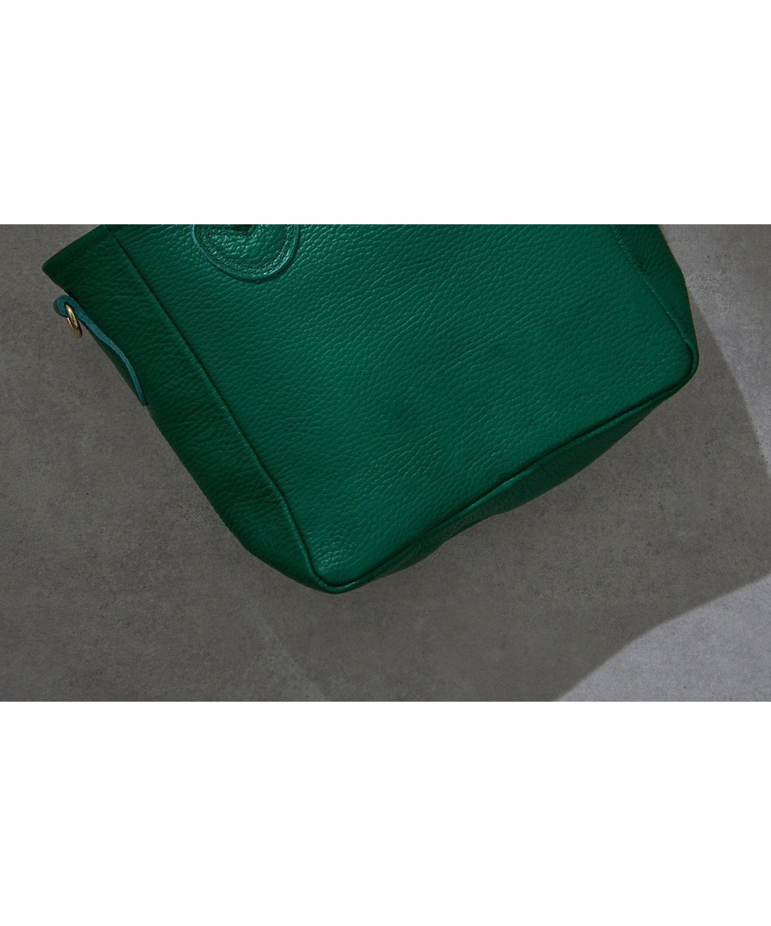 【その他のブランド/Other】のYOUNG OLSEN/EMBOSSED LEATHER D TOTE S トートバッグ 日本製 ヤングアンドオルセン インテリア・キッズ・メンズ・レディースファッション・服の通販 founy(ファニー) 　ファッション　Fashion　レディースファッション　WOMEN　バッグ　Bag　厚底　Platforms　シンプル　Simple　スカーフ　Scarf　スキニー　Skinny　スラックス　Slacks　セットアップ　Set Up　財布　Wallet　チャーム　Charm　ティアードワンピース　Tiered Dress　デニム　Denim　定番　Standard　フォルム　Form　ポーチ　Pouch　ワイド　Wide　日本製　Made In Japan　エレガント 上品　Elegant　ビジネス 仕事 通勤　Business　GRN|ID: prp329100004550553 ipo3291000000032236339