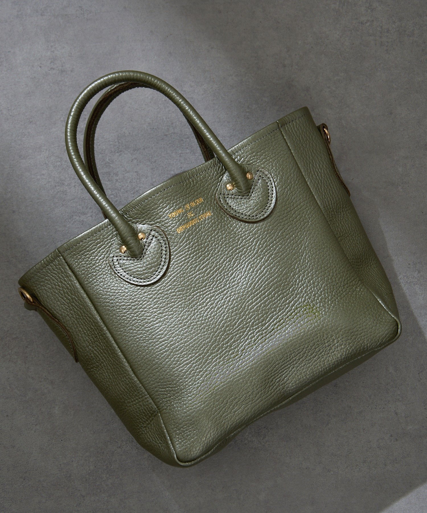 【その他のブランド/Other】のYOUNG OLSEN/EMBOSSED LEATHER D TOTE S トートバッグ 日本製 ヤングアンドオルセン インテリア・キッズ・メンズ・レディースファッション・服の通販 founy(ファニー) 　ファッション　Fashion　レディースファッション　WOMEN　バッグ　Bag　厚底　Platforms　シンプル　Simple　スカーフ　Scarf　スキニー　Skinny　スラックス　Slacks　セットアップ　Set Up　財布　Wallet　チャーム　Charm　ティアードワンピース　Tiered Dress　デニム　Denim　定番　Standard　フォルム　Form　ポーチ　Pouch　ワイド　Wide　日本製　Made In Japan　エレガント 上品　Elegant　ビジネス 仕事 通勤　Business　GRY3|ID: prp329100004550553 ipo3291000000032236341
