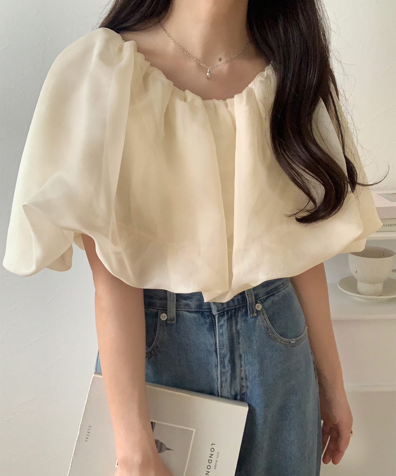 【ジュノア/JUNOAH】のシアーボリュームオフショルブラウス インテリア・キッズ・メンズ・レディースファッション・服の通販 founy(ファニー) 　ファッション　Fashion　レディースファッション　Fashion for Women　トップス・カットソー　Cut & Sew Tops　シャツ・ブラウス・オフィスカジュアル　Elegant Blouses & Button-Ups　アイボリー|ID: prp329100004550697 ipo3291000000032714800