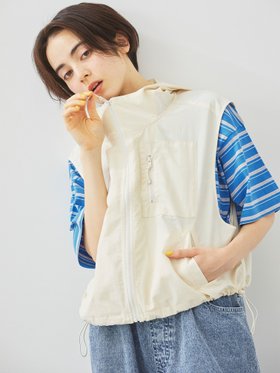 【サマンサモスモス/Samansa Mos2】のナイロンフードジップベスト 人気、トレンドファッション・服の通販 founy(ファニー) ファッション Fashion レディースファッション Fashion for Women アウター Coat / Outerwear Collection トップス・カットソー Cut & Sew Tops ベスト&ジレ / 重ね着スタイル Vests & Gilets ショート Short, Short Length バランス Balance, Style Balance ポケット Pocket, Pocket Detail 軽量 Lightweight, Ultra Light |ID:prp329100004550837