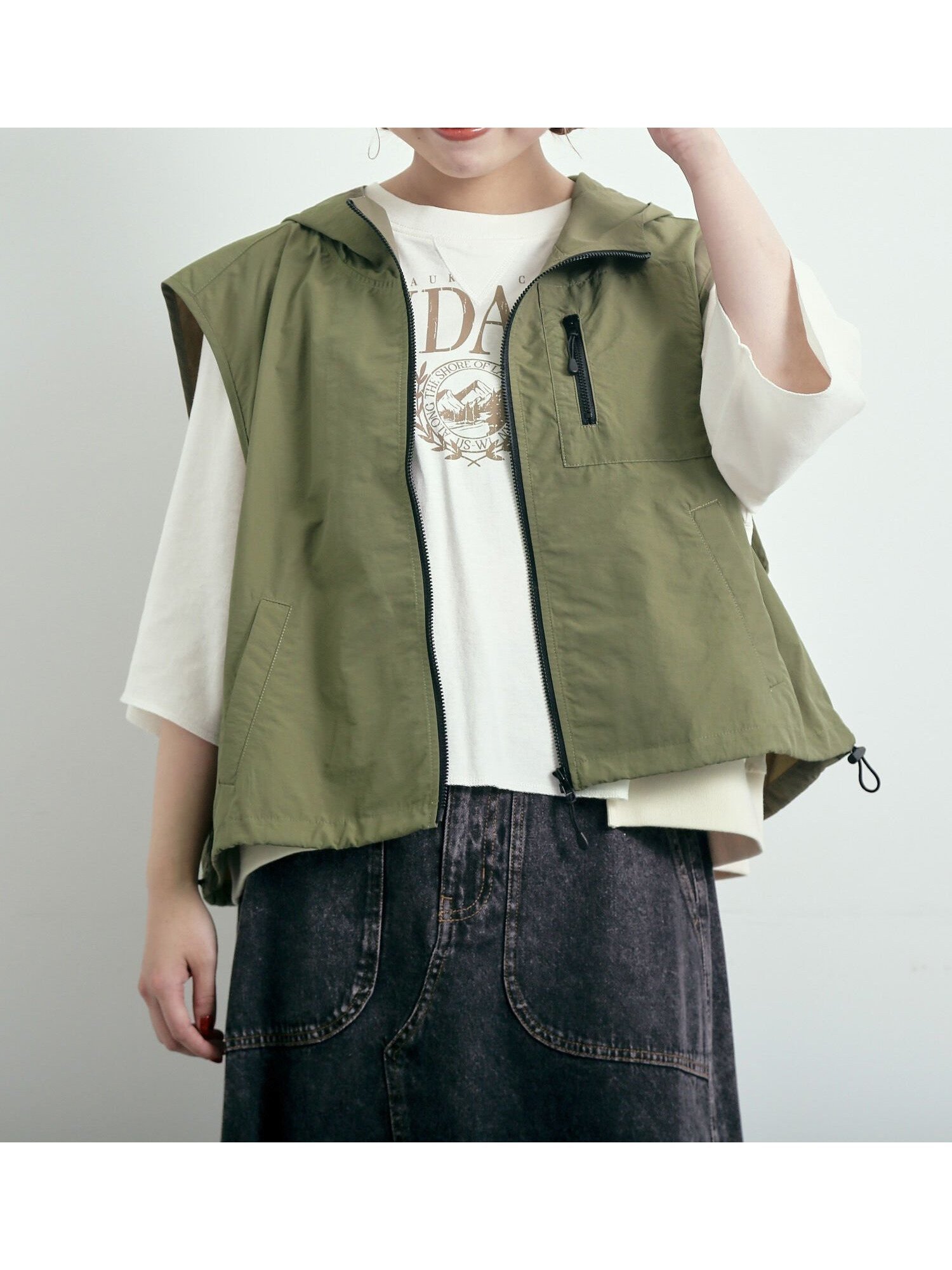 【サマンサモスモス/Samansa Mos2】のナイロンフードジップベスト インテリア・キッズ・メンズ・レディースファッション・服の通販 founy(ファニー) 　ファッション　Fashion　レディースファッション　Fashion for Women　アウター　Coat / Outerwear Collection　トップス・カットソー　Cut & Sew Tops　ベスト&ジレ / 重ね着スタイル　Vests & Gilets　ショート　Short, Short Length　バランス　Balance, Style Balance　ポケット　Pocket, Pocket Detail　軽量　Lightweight, Ultra Light　カーキ|ID: prp329100004550837 ipo3291000000032766143
