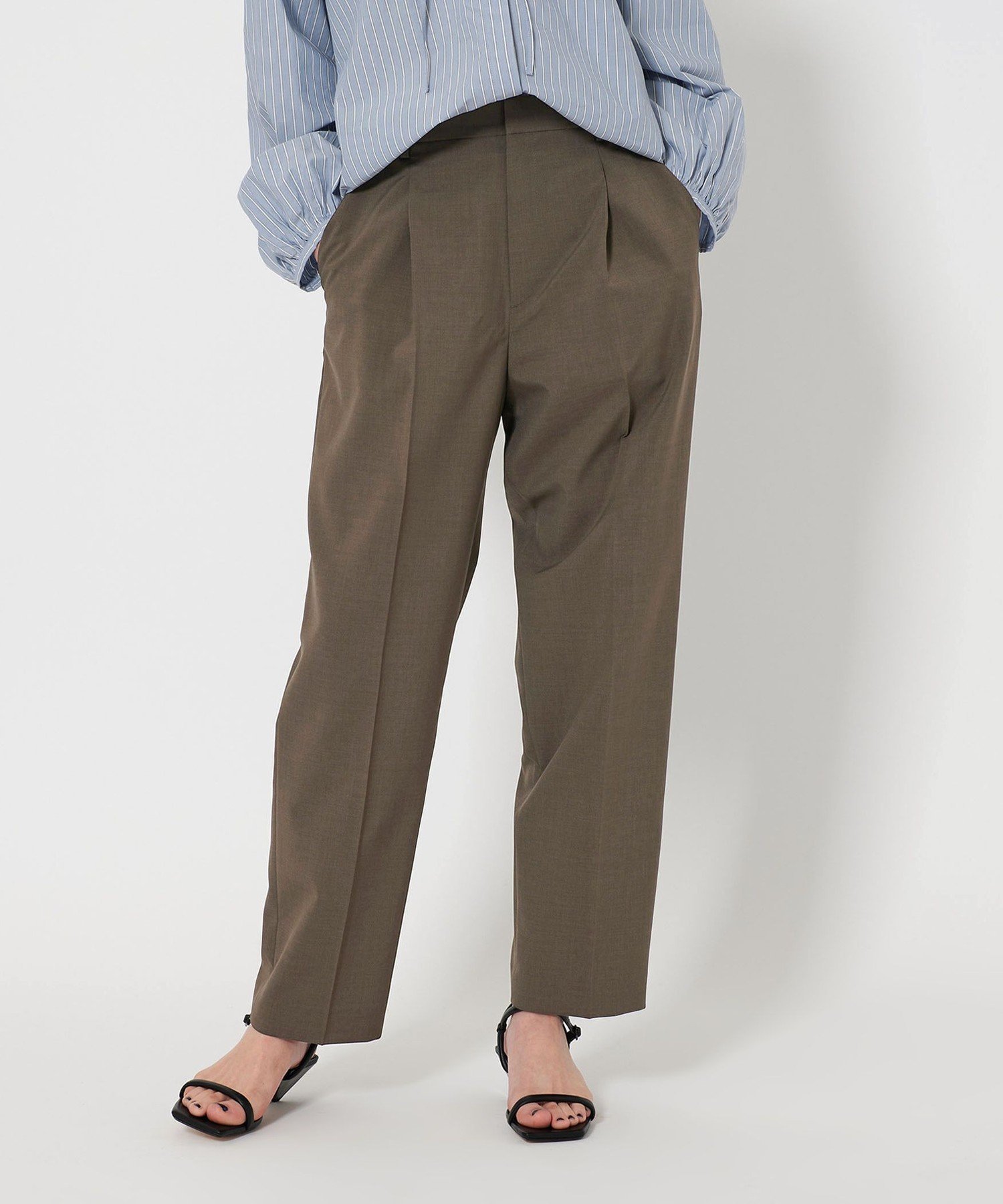【ビューティ&ユース ユナイテッドアローズ/BEAUTY&YOUTH / UNITED ARROWS】のタック テーパード パンツ -接触冷感/吸水速乾/防シワ- インテリア・キッズ・メンズ・レディースファッション・服の通販 founy(ファニー) 　ファッション　Fashion　レディースファッション　Fashion for Women　パンツ　Pants & Trousers　コンパクト　Compact, Small Size　スニーカー　Sneakers, Trainers　センター　Center, Center Line　テーパード　Tapered, Tapered Pants　ビジネス 仕事 通勤　Business / Work / Commuting　ベーシック　Basic, Essential　吸水　Absorbent, Quick-Dry　夏　Summer　春　Spring　S/S・春夏　SS, Spring/Summer, Warm Season　MOCA|ID: prp329100004550907 ipo3291000000033423611