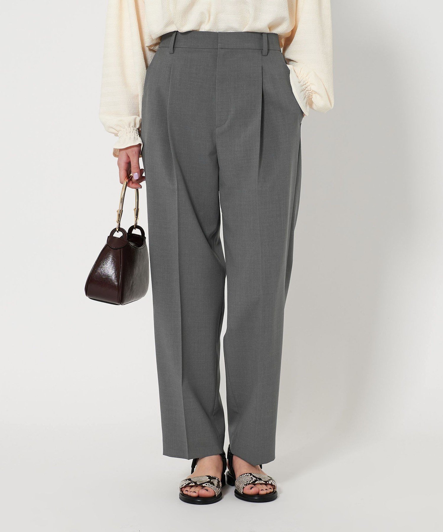 【ビューティ&ユース ユナイテッドアローズ/BEAUTY&YOUTH / UNITED ARROWS】のタック テーパード パンツ -接触冷感/吸水速乾/防シワ- インテリア・キッズ・メンズ・レディースファッション・服の通販 founy(ファニー) 　ファッション　Fashion　レディースファッション　Fashion for Women　パンツ　Pants & Trousers　コンパクト　Compact, Small Size　スニーカー　Sneakers, Trainers　センター　Center, Center Line　テーパード　Tapered, Tapered Pants　ビジネス 仕事 通勤　Business / Work / Commuting　ベーシック　Basic, Essential　吸水　Absorbent, Quick-Dry　夏　Summer　春　Spring　S/S・春夏　SS, Spring/Summer, Warm Season　MD.GRAY|ID: prp329100004550907 ipo3291000000033423618