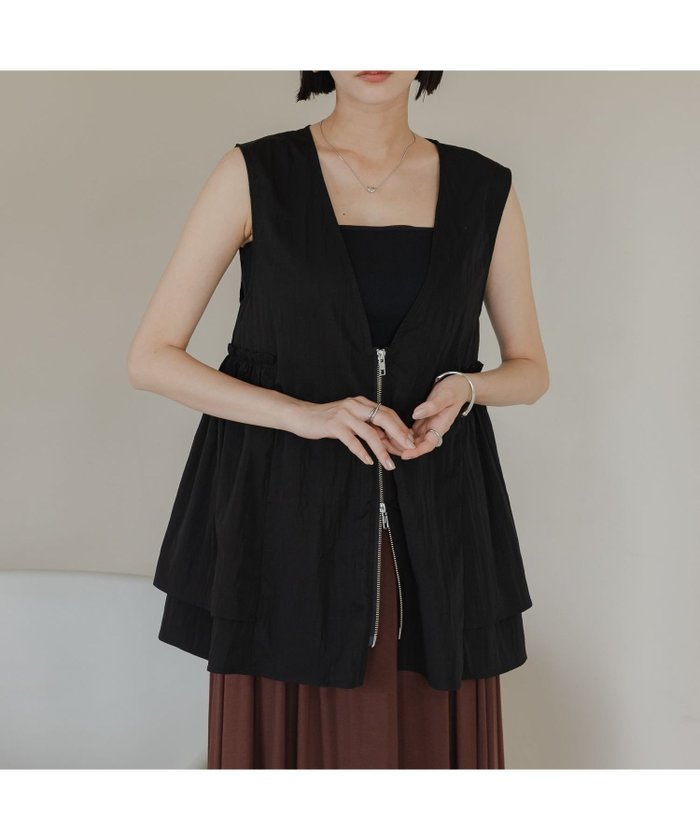 【ローリーズファーム/LOWRYS FARM】のナイロンギャザーベスト インテリア・キッズ・メンズ・レディースファッション・服の通販 founy(ファニー) https://founy.com/ ファッション Fashion レディースファッション Fashion for Women アウター Coat / Outerwear Collection トップス・カットソー Cut & Sew Tops ベスト&ジレ / 重ね着スタイル Vests & Gilets おすすめ Recommended / Our Picks ギャザー Gathered, Ruffled ベスト Vest, Waistcoat ペプラム Peplum, Flared Hem ボトム Bottoms, Lower Wear 夏 Summer 春 Spring S/S・春夏 SS, Spring/Summer, Warm Season |ID: prp329100004550931 ipo3291000000032766610