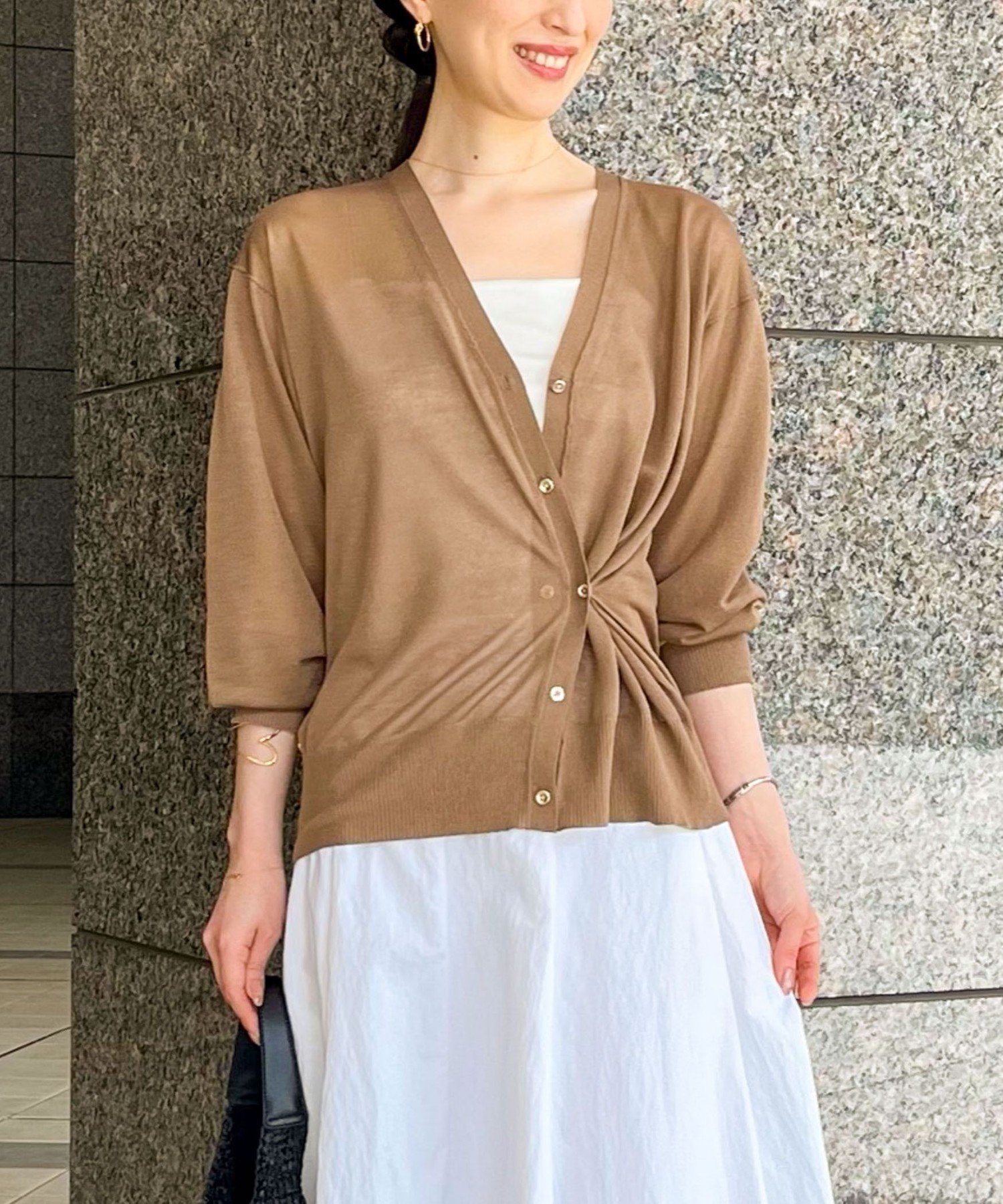 【ノーリーズ/NOLLEY'S】の《アンサンブル対応》イタリー糸ラメシアーVネックカーディガン インテリア・キッズ・メンズ・レディースファッション・服の通販 founy(ファニー) 　ファッション　Fashion　レディースファッション　Fashion for Women　トップス・カットソー　Cut & Sew Tops　カーディガン・羽織り　Layered Style Cardigans　アンサンブルニット　Knit Ensembles & Twin Sets　Vネックトップス　V-Neck Tops / V-Cut Neckline Shirts　2025年　2025　2025春夏・S/S　Spring/Summer 2025 SS25　おすすめ　Recommended / Our Picks　アンサンブル　Ensemble Set　イタリア　Italy　カシュクール　Wrap Design　カーディガン　Cardigan, Knitwear　夏　Summer　秋　Autumn　ブラウン|ID: prp329100004551576 ipo3291000000033446442