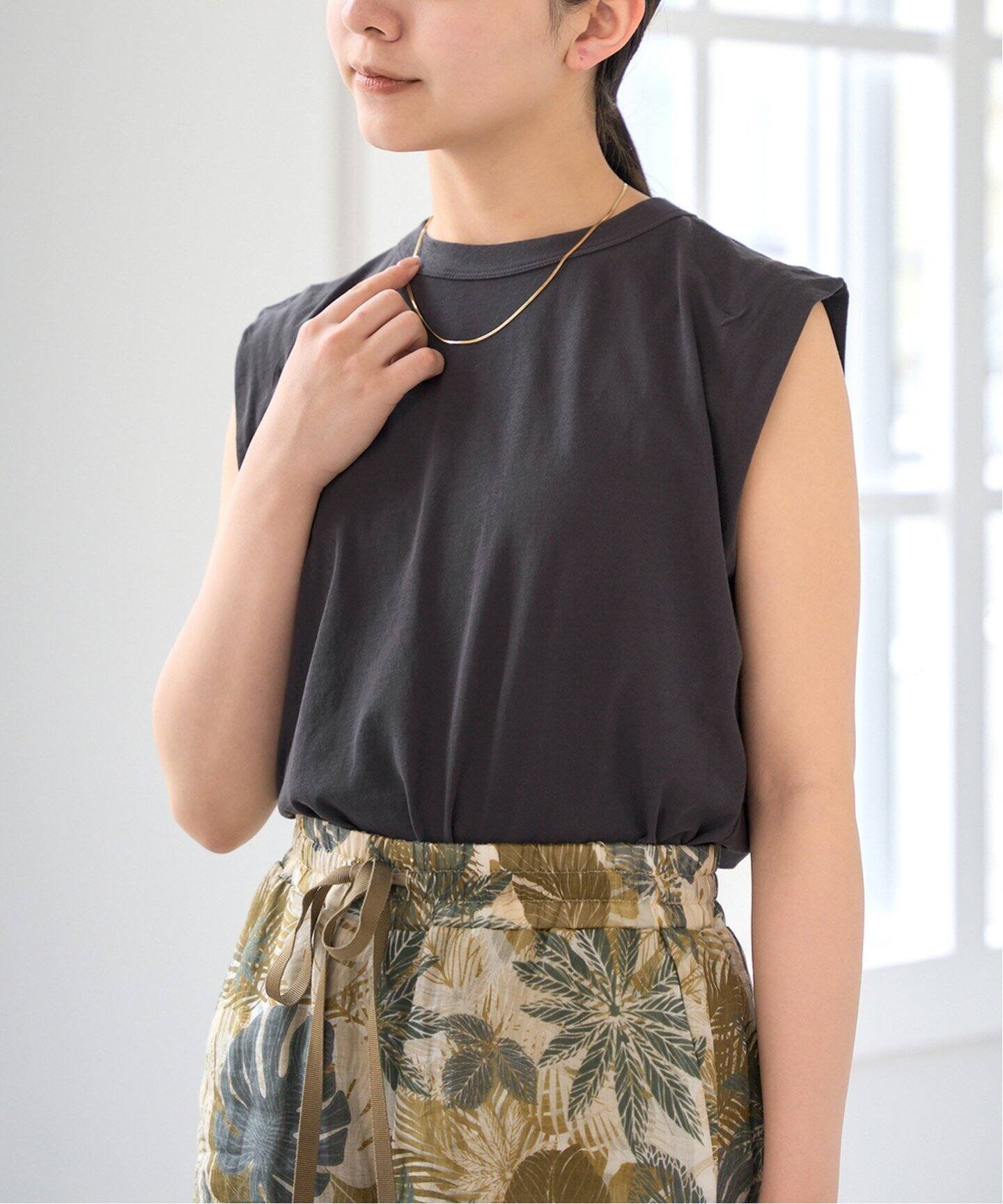【イエナ/IENA】のATON/エイトン FRESCA SINGLE JERSEY ノースリーブ インテリア・キッズ・メンズ・レディースファッション・服の通販 founy(ファニー) 　ファッション　Fashion　レディースファッション　Fashion for Women　トップス・カットソー　Cut & Sew Tops　キャミソール&ノースリーブ　Camisoles & Sleeveless Tops　インド　Indian Textile　カットソー　Cut and Sewn Top　サマー　Summer, Summer Style　ノースリーブ　Sleeveless, No-Sleeve　人気　Popular, Best Seller　別注　Limited Edition, Custom Order　ブラック A|ID: prp329100004551783 ipo3291000000033195532