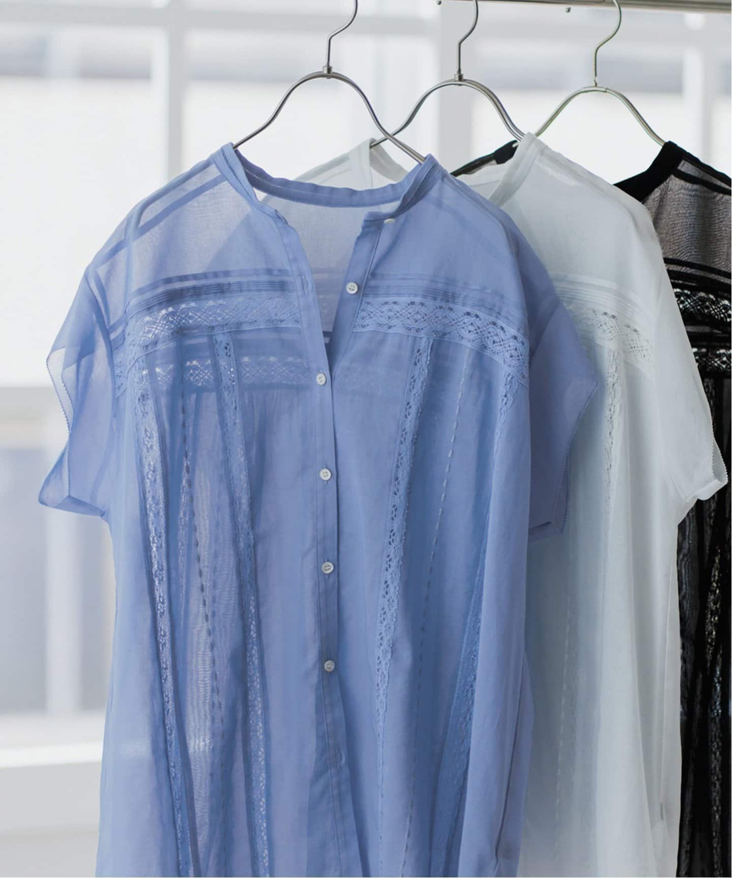 【スピック&スパン/Spick & Span】のCOローンフレンチレースブラウス インテリア・キッズ・メンズ・レディースファッション・服の通販 founy(ファニー) 　ファッション　Fashion　レディースファッション　Ladies' Fashion Online　トップス・カットソー　Tops/Tshirt　シャツ/ブラウス　Shirts/Blouses　スタンド　Stand　デニム　Denim　ボトム　Bottom　レース　Race　ワイド　Wide　エレガント 上品　Elegant　サックスブルー|ID: prp329100004551914 ipo3291000000032657493