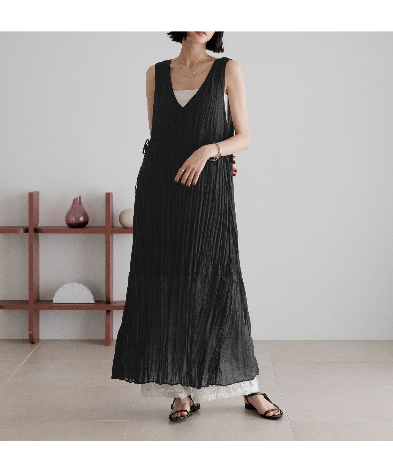 【ローリーズファーム/LOWRYS FARM】のクリンクルリボンワンピース インテリア・キッズ・メンズ・レディースファッション・服の通販 founy(ファニー) 　ファッション　Fashion　レディースファッション　Fashion for Women　ワンピース　Dresses　おすすめ　Recommended / Our Picks　エアリー　Airy Texture　カーディガン　Cardigan, Knitwear　シフォン　Chiffon, Lightweight Fabric　ノースリーブ　Sleeveless, No-Sleeve　リボン　Ribbon, Bow　ロング　Long, Long-Length　ブラック|ID: prp329100004551947 ipo3291000000032669256