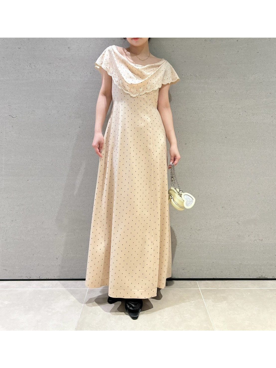 【リリーブラウン/Lily Brown】のエンブロイダリードレープドレス インテリア・キッズ・メンズ・レディースファッション・服の通販 founy(ファニー) 　雑誌掲載アイテム　Magazine Picks & Fashion Features　ファッション雑誌　Fashion Magazines　スウィート　Sweet　ファッション　Fashion　レディースファッション　Fashion for Women　ワンピース　Dresses　フォーマル・パーティードレス・結婚式用ドレス　Elegant & Casual Dresses　6月号　June Issue, Jun. Edition　エレガント 上品　Elegant　オケージョン　Occasion Wear　サテン　Satin, Glossy Fabric　シンプル　Simple, Minimal　スカラップ　Scallop, Scalloped Edge　ドット　Polka Dot, Dot Pattern　レース　Lace, Lace Fabric　雑誌　Magazine, Fashion Magazine　DOT[934]|ID: prp329100004552220 ipo3291000000032748212