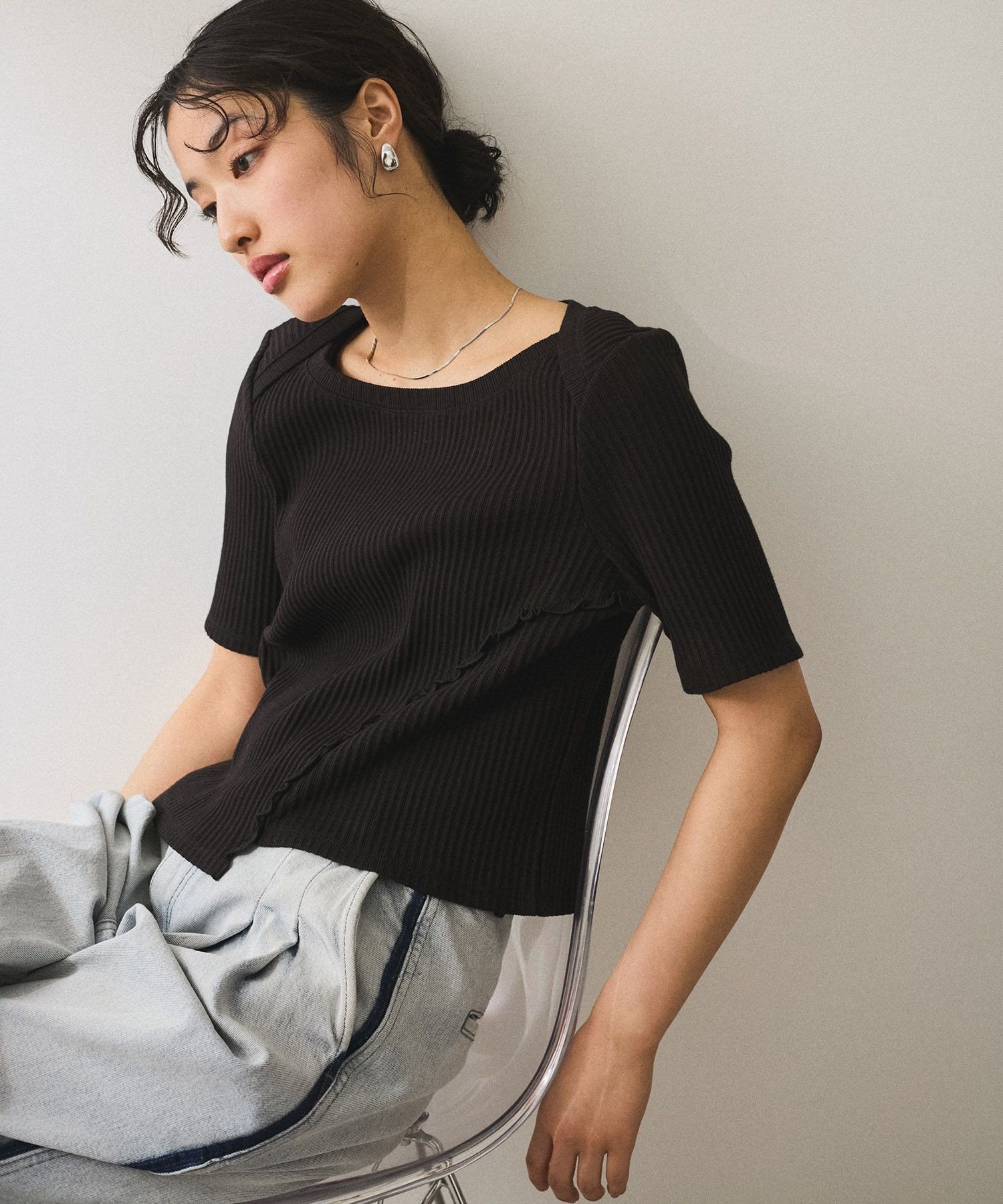 【アダム エ ロペ/ADAM ET ROPE'】の【WEB限定】アシンメトリーカッティングTシャツ インテリア・キッズ・メンズ・レディースファッション・服の通販 founy(ファニー) 　ファッション　Fashion　レディースファッション　Fashion for Women　トップス・カットソー　Cut & Sew Tops　シャツ・ブラウス・オフィスカジュアル　Elegant Blouses & Button-Ups　ロングTシャツ・Tシャツ　Longline T-Shirts & Tees　アシンメトリー　Asymmetrical Style　インナー　Innerwear　春　Spring　洗える　Machine Washable　カッティング　Cutting Detail　コンパクト　Compact, Small Size　シンプル　Simple, Minimal　ジャケット　Jacket, Outerwear　ドッキング　Docking, Mixed Material　フロント　Front, Front Design　ベーシック　Basic, Essential　ボトム　Bottoms, Lower Wear　ボレロ　Bolero, Short Cardigan　ポケット　Pocket, Pocket Detail　ワイド　Wide, Wide Fit　S/S・春夏　SS, Spring/Summer, Warm Season　おすすめ　Recommended / Our Picks　夏　Summer　2025年　2025　2025春夏・S/S　Spring/Summer 2025 SS25　ブラック(01)|ID: prp329100004552353 ipo3291000000032700006