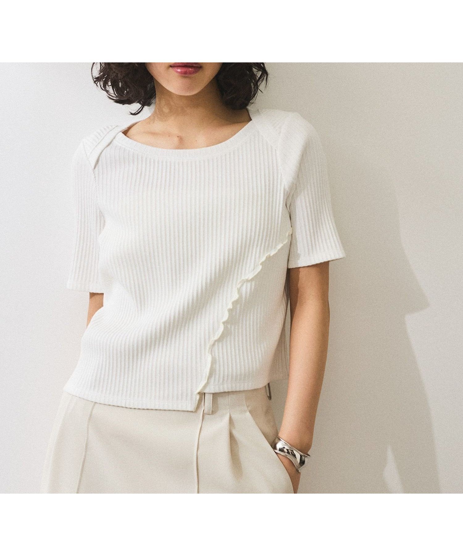 【アダム エ ロペ/ADAM ET ROPE'】の【WEB限定】アシンメトリーカッティングTシャツ インテリア・キッズ・メンズ・レディースファッション・服の通販 founy(ファニー) 　ファッション　Fashion　レディースファッション　Fashion for Women　トップス・カットソー　Cut & Sew Tops　シャツ・ブラウス・オフィスカジュアル　Elegant Blouses & Button-Ups　ロングTシャツ・Tシャツ　Longline T-Shirts & Tees　アシンメトリー　Asymmetrical Style　インナー　Innerwear　春　Spring　洗える　Machine Washable　カッティング　Cutting Detail　コンパクト　Compact, Small Size　シンプル　Simple, Minimal　ジャケット　Jacket, Outerwear　ドッキング　Docking, Mixed Material　フロント　Front, Front Design　ベーシック　Basic, Essential　ボトム　Bottoms, Lower Wear　ボレロ　Bolero, Short Cardigan　ポケット　Pocket, Pocket Detail　ワイド　Wide, Wide Fit　S/S・春夏　SS, Spring/Summer, Warm Season　おすすめ　Recommended / Our Picks　夏　Summer　2025年　2025　2025春夏・S/S　Spring/Summer 2025 SS25　ホワイト(10)|ID: prp329100004552353 ipo3291000000032700007