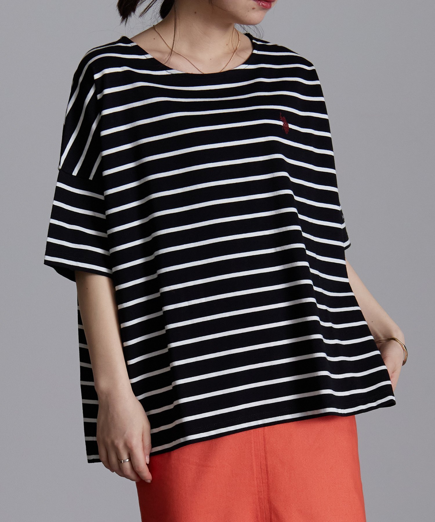 【ラナン/Ranan】の【U.S. POLO ASSN.】ワンポイントTシャツ インテリア・キッズ・メンズ・レディースファッション・服の通販 founy(ファニー) 　ファッション　Fashion　レディースファッション　Fashion for Women　トップス・カットソー　Cut & Sew Tops　シャツ・ブラウス・オフィスカジュアル　Elegant Blouses & Button-Ups　ロングTシャツ・Tシャツ　Longline T-Shirts & Tees　イタリア　Italy　腕時計　Wristwatch　コレクション　Collection, Seasonal Line　ショルダー　Shoulder, Shoulder Strap　シンプル　Simple, Minimal　ドロップ　Drop Shoulder, Dropped Style　人気　Popular, Best Seller　ビッグ　Big, Oversized　メンズ　Men's, Menswear　ワンポイント　One Point, Statement Accent　おすすめ　Recommended / Our Picks　ブラック系ボーダー|ID: prp329100004552508 ipo3291000000033561500