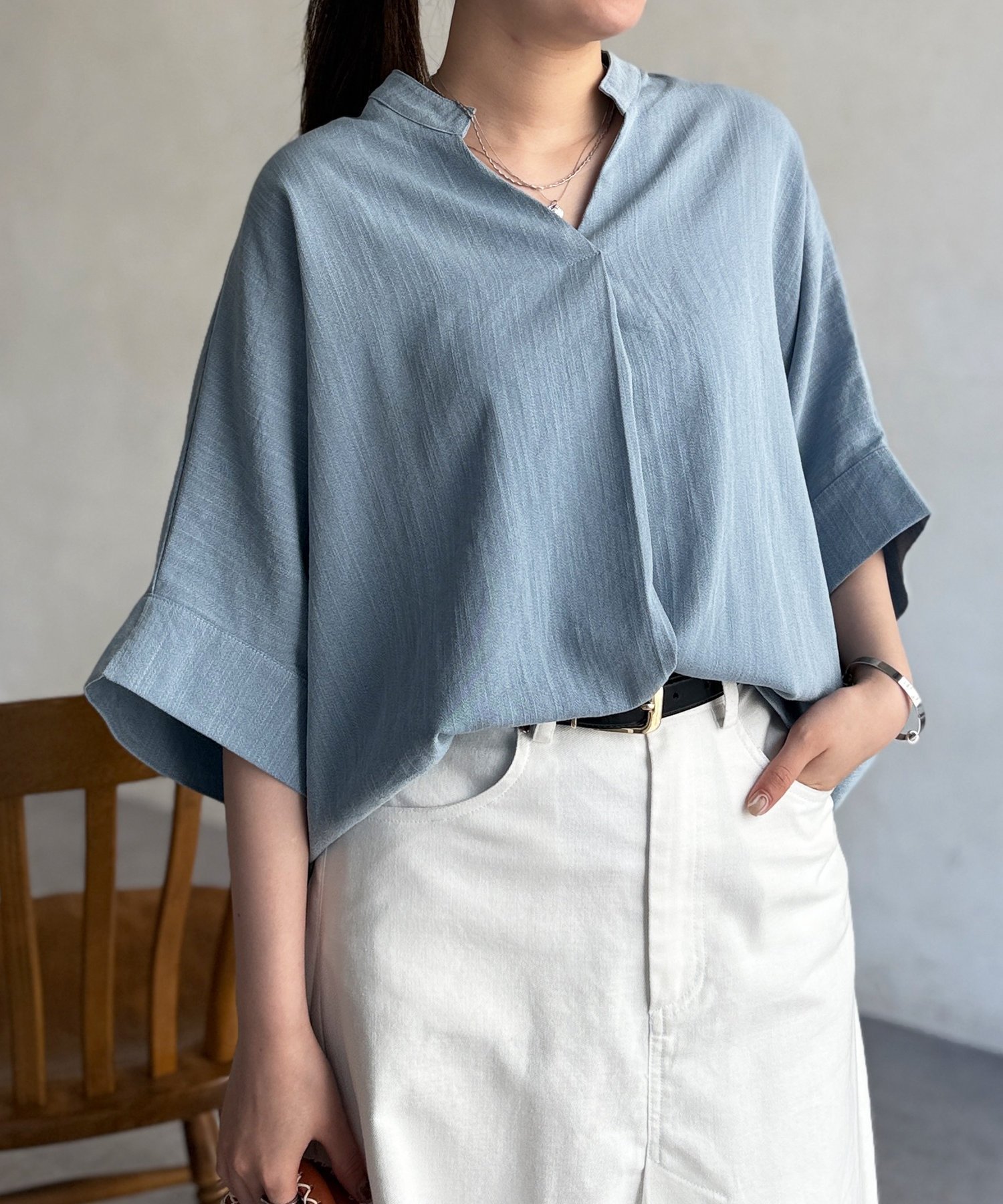 【シェトワ/Chez toi】のリネンタッチ袖ターンバックブラウス インテリア・キッズ・メンズ・レディースファッション・服の通販 founy(ファニー) 　ファッション　Fashion　レディースファッション　WOMEN　トップス・カットソー　Tops/Tshirt　シャツ/ブラウス　Shirts/Blouses　バッグ　Bag　シンプル　Simple　デニム　Denim　メタリック　Metallic　リネン　Linen　リラックス　Relax　ワイド　Wide　プチプライス・低価格　Affordable　おすすめ　Recommend　サックスブルー|ID: prp329100004552609 ipo3291000000032267475