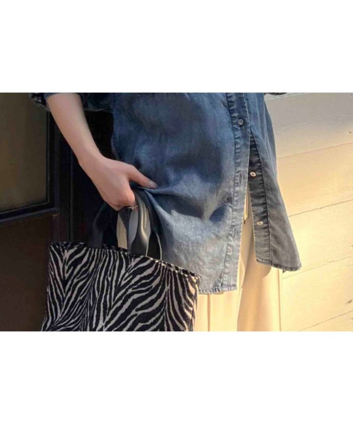 【ジェナ エスパス メルヴェイユ/Jena espace merveilleux】の【販売後即完売】【オールシーズン着れる】テンセルデニムシャツ インテリア・キッズ・メンズ・レディースファッション・服の通販 founy(ファニー) https://founy.com/ ファッション Fashion レディースファッション Fashion for Women トップス・カットソー Cut & Sew Tops シャツ・ブラウス・オフィスカジュアル Elegant Blouses & Button-Ups 春 Spring スマート Smart, Elegant とろみ Fluid, Flowy Fabric デニム Denim, Jeans Material A/W・秋冬 Autumn/Winter S/S・春夏 SS, Spring/Summer, Warm Season 再入荷 Restock / Back in Stock おすすめ Recommended / Our Picks 夏 Summer |ID: prp329100004552622 ipo3291000000034227873