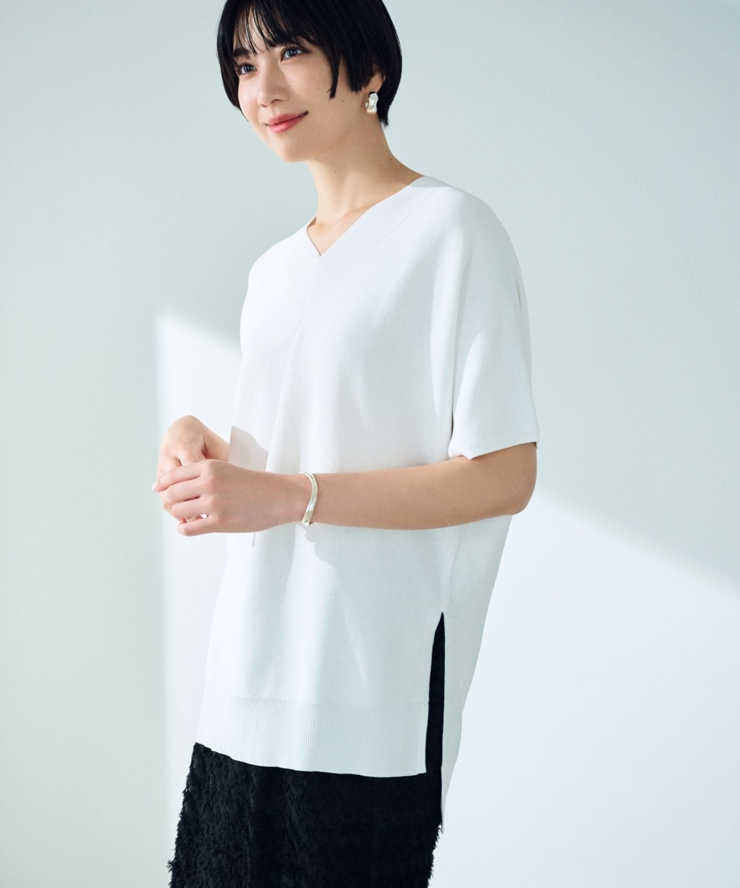 【エルーラ/Elura】の第三弾ニット入荷! 華奢見えドルマンVネックニット/492597 インテリア・キッズ・メンズ・レディースファッション・服の通販 founy(ファニー) 　ファッション　Fashion　レディースファッション　WOMEN　トップス・カットソー　Tops/Tshirt　ニット　Knit Tops　Vネック　V-Neck　洗える　Washable　デコルテ　Decolletage　人気　Popularity　おすすめ　Recommend　夏　Summer　ホワイト02|ID: prp329100004552959 ipo3291000000032354288