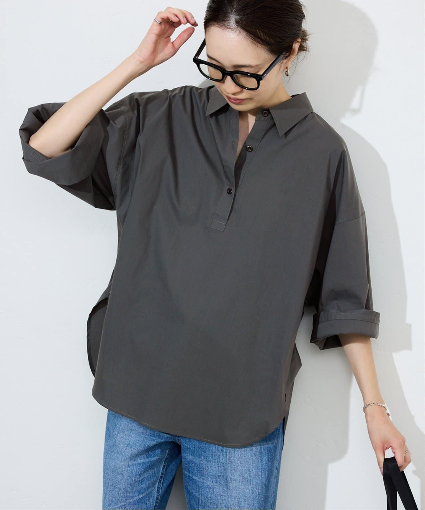 【スローブ イエナ/SLOBE IENA】のオーバーサイズスキッパーシャツ インテリア・キッズ・メンズ・レディースファッション・服の通販 founy(ファニー) 　ファッション　Fashion　レディースファッション　Fashion for Women　トップス・カットソー　Cut & Sew Tops　シャツ・ブラウス・オフィスカジュアル　Elegant Blouses & Button-Ups　2025年　2025　2025春夏・S/S　Spring/Summer 2025 SS25　おすすめ　Recommended / Our Picks　スキッパー　Skipper, Open Collar　ロング　Long, Long-Length　グレー|ID: prp329100004553015 ipo3291000000033098378