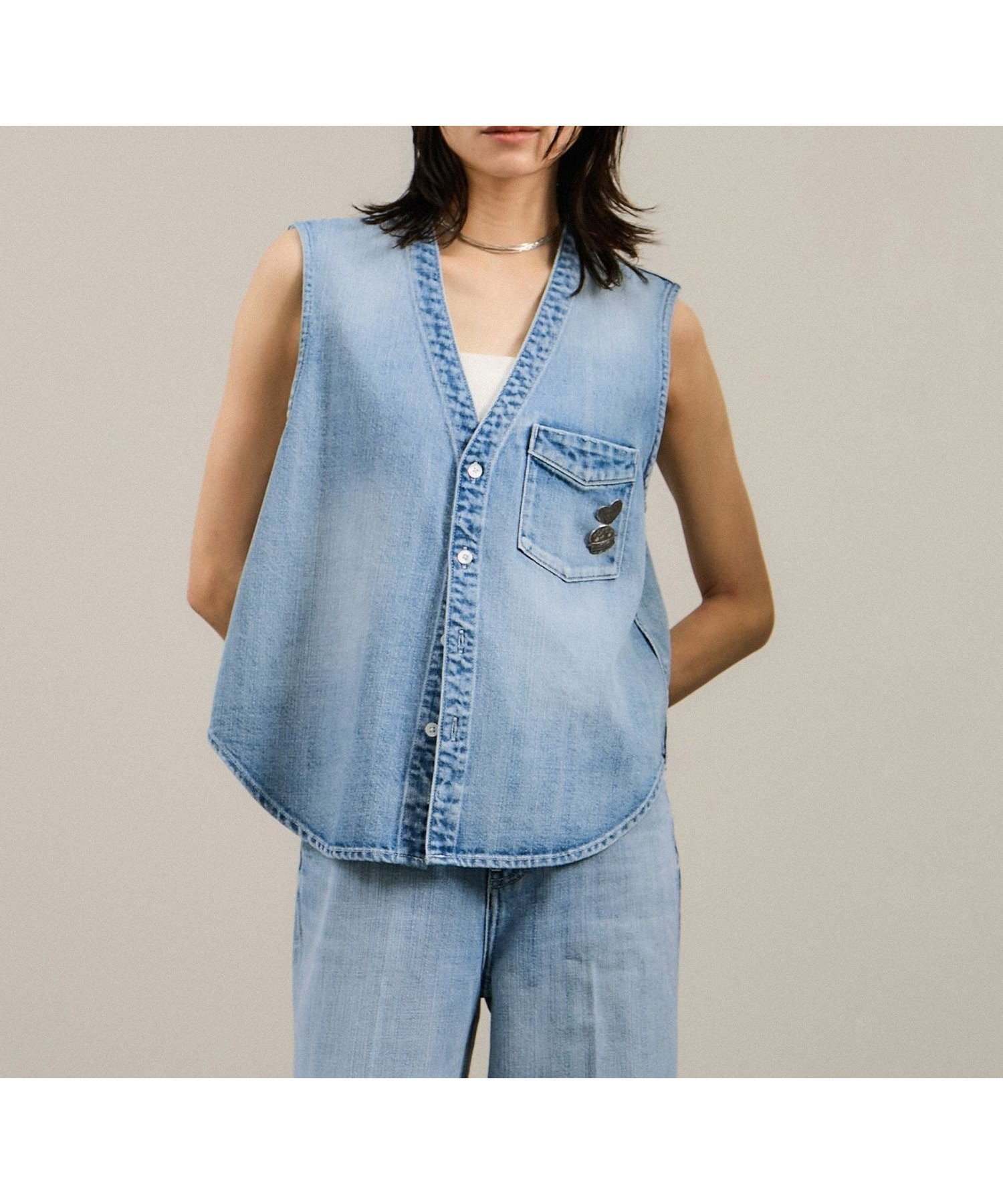 【サロン アダム エ ロペ/SALON adam et rope'】の【RED CARD TOKYO(レッドカードトーキョー)for SALON】別注GILET blouse / デニムジレベスト インテリア・キッズ・メンズ・レディースファッション・服の通販 founy(ファニー) 　ファッション　Fashion　レディースファッション　WOMEN　アウター　Coat Outerwear　トップス・カットソー　Tops/Tshirt　ベスト/ジレ　Gilets/Vests　別注　Special Order　ブルー系(47)|ID: prp329100004553066 ipo3291000000032237350
