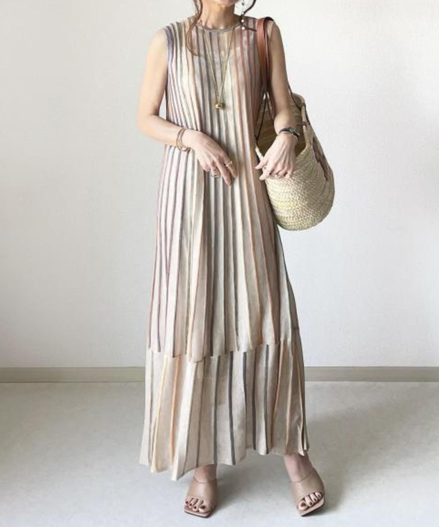 【スピーガ/SPIGA】のレインボー裾変形プリーツロングワンピース 人気、トレンドファッション・服の通販 founy(ファニー) 　ファッション　Fashion　レディースファッション　Fashion for Women　ワンピース　Dresses　カーディガン　Cardigan, Knitwear　切替　Switching, Contrast Panel　サンダル　Sandals, Summer Shoes　ストライプ　Stripe, Striped Pattern　フィット　Fit, Slim Fit　フェミニン　Feminine, Girly　フラット　Flat, Flat Shoes　プリーツ　Pleats, Pleated　マキシ　Maxi, Full Length　リゾート　Resort, Vacation Style　リラックス　Relax, Relaxed Fit　ロング　Long, Long-Length　おすすめ　Recommended / Our Picks　夏　Summer　エレガント 上品　Elegant　 other-1|ID: prp329100004554262 ipo3291000000032749930