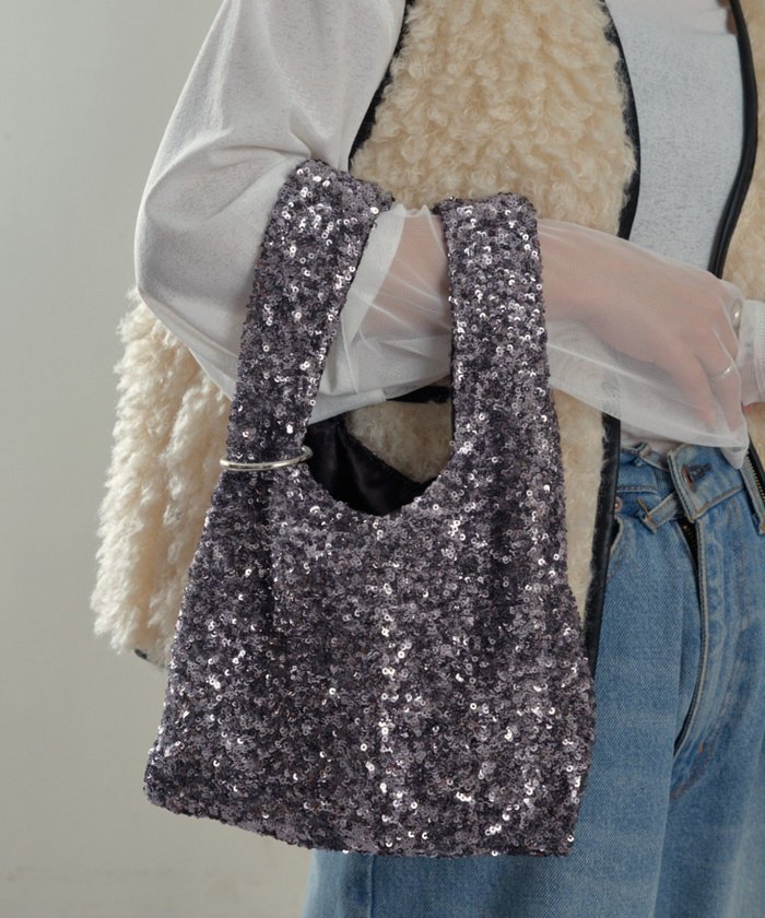 【チャオパニックティピー/CIAOPANIC TYPY】のカラビナ付きスパンコールBAG インテリア・キッズ・メンズ・レディースファッション・服の通販 founy(ファニー) https://founy.com/ ファッション Fashion レディースファッション WOMEN バッグ Bag おすすめ Recommend スパンコール Sequins フォルム Form 再入荷 Restock/Back In Stock/Re Arrival |ID: prp329100004554338 ipo3291000000032265949