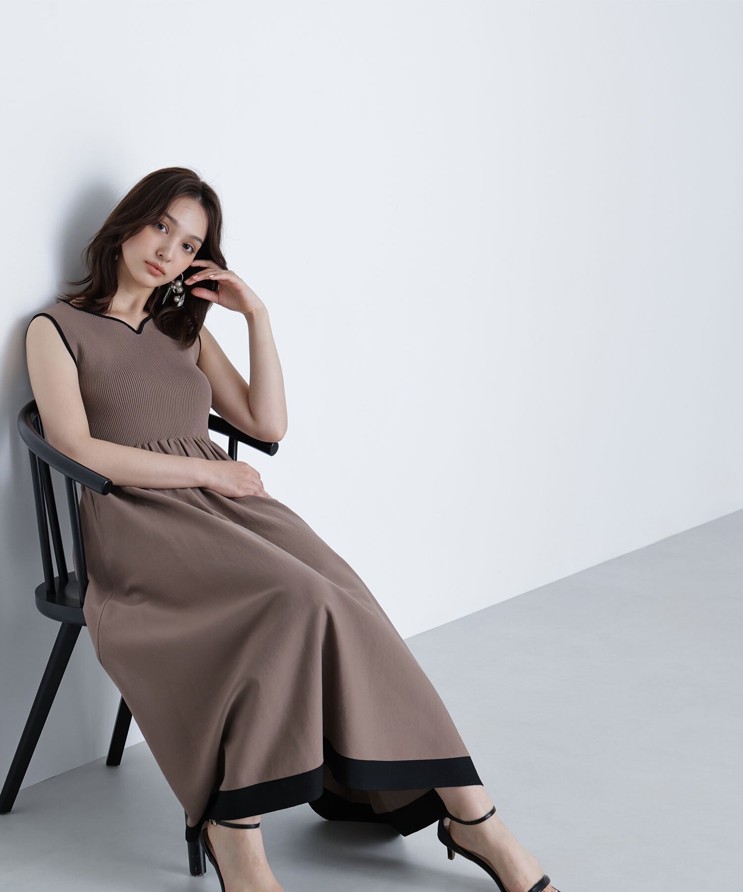【ナチュラル ビューティー ベーシック/NATURAL BEAUTY BASIC】のバイカラーニュアンスネックニットワンピース 人気、トレンドファッション・服の通販 founy(ファニー) 　雑誌掲載アイテム　Magazine Picks & Fashion Features　ファッション雑誌　Fashion Magazines　オッジ　Oggi　ファッションモデル・俳優・女優　Models　女性　Women　古畑星夏　Furuhata Seika　ファッション　Fashion　レディースファッション　Fashion for Women　ワンピース　Dresses　ニットワンピース　Knit Dresses　8月号　August Issue, Aug. Edition　フィット　Fit, Slim Fit　フレア　Flare, Flared　夏　Summer　雑誌　Magazine, Fashion Magazine　 other-1|ID: prp329100004554575 ipo3291000000032684200