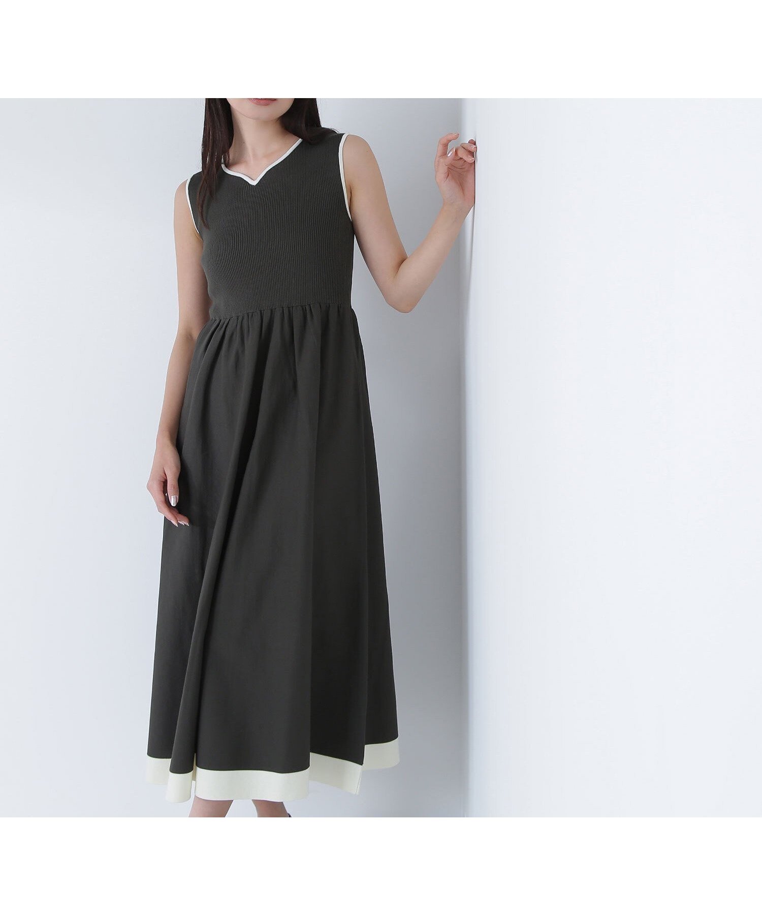 【ナチュラル ビューティー ベーシック/NATURAL BEAUTY BASIC】のバイカラーニュアンスネックニットワンピース インテリア・キッズ・メンズ・レディースファッション・服の通販 founy(ファニー) 　雑誌掲載アイテム　Magazine Picks & Fashion Features　ファッション雑誌　Fashion Magazines　オッジ　Oggi　ファッションモデル・俳優・女優　Models　女性　Women　古畑星夏　Furuhata Seika　ファッション　Fashion　レディースファッション　Fashion for Women　ワンピース　Dresses　ニットワンピース　Knit Dresses　8月号　August Issue, Aug. Edition　フィット　Fit, Slim Fit　フレア　Flare, Flared　夏　Summer　雑誌　Magazine, Fashion Magazine　カーキ×オフ2|ID: prp329100004554575 ipo3291000000032684203