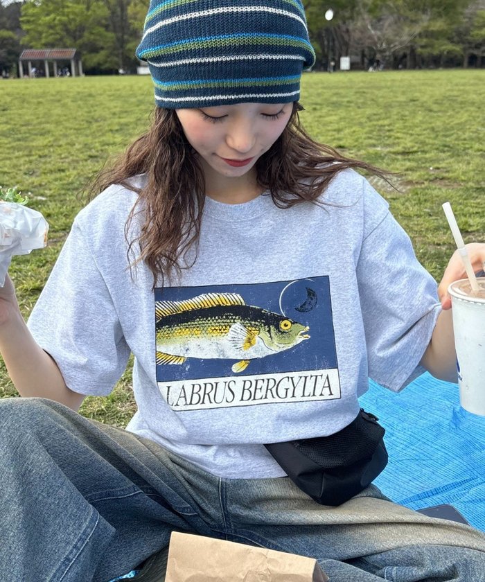 【チャオパニックティピー/CIAOPANIC TYPY】の【UNISEX】レトロ魚TEE インテリア・キッズ・メンズ・レディースファッション・服の通販 founy(ファニー) https://founy.com/ ファッション Fashion レディースファッション Fashion for Women ユニセックス Unisex, Genderless おすすめ Recommended / Our Picks カーゴパンツ Cargo Pants, Utility Pants ジャケット Jacket, Outerwear スラックス Slacks, Dress Pants デニム Denim, Jeans Material プチプライス・低価格 Affordable / Budget Price プリント Print, Printed Pattern |ID: prp329100004554578 ipo3291000000033489917