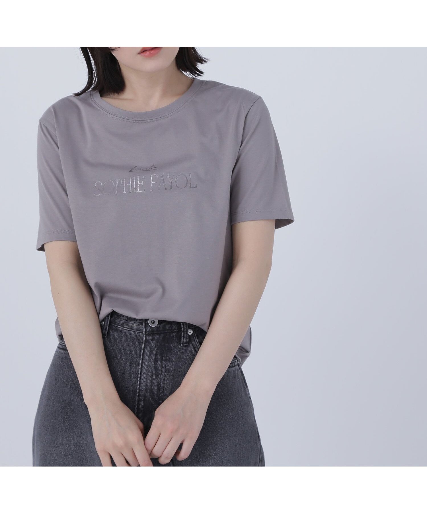 【ナチュラル ビューティー ベーシック/NATURAL BEAUTY BASIC】の箔ロゴプリントTシャツ インテリア・キッズ・メンズ・レディースファッション・服の通販 founy(ファニー) 　ファッション　Fashion　レディースファッション　Fashion for Women　トップス・カットソー　Cut & Sew Tops　シャツ・ブラウス・オフィスカジュアル　Elegant Blouses & Button-Ups　ロングTシャツ・Tシャツ　Longline T-Shirts & Tees　おすすめ　Recommended / Our Picks　カットソー　Cut and Sewn Top　コンパクト　Compact, Small Size　シンプル　Simple, Minimal　ジャケット　Jacket, Outerwear　プリント　Print, Printed Pattern　モカグレー|ID: prp329100004554621 ipo3291000000033497263