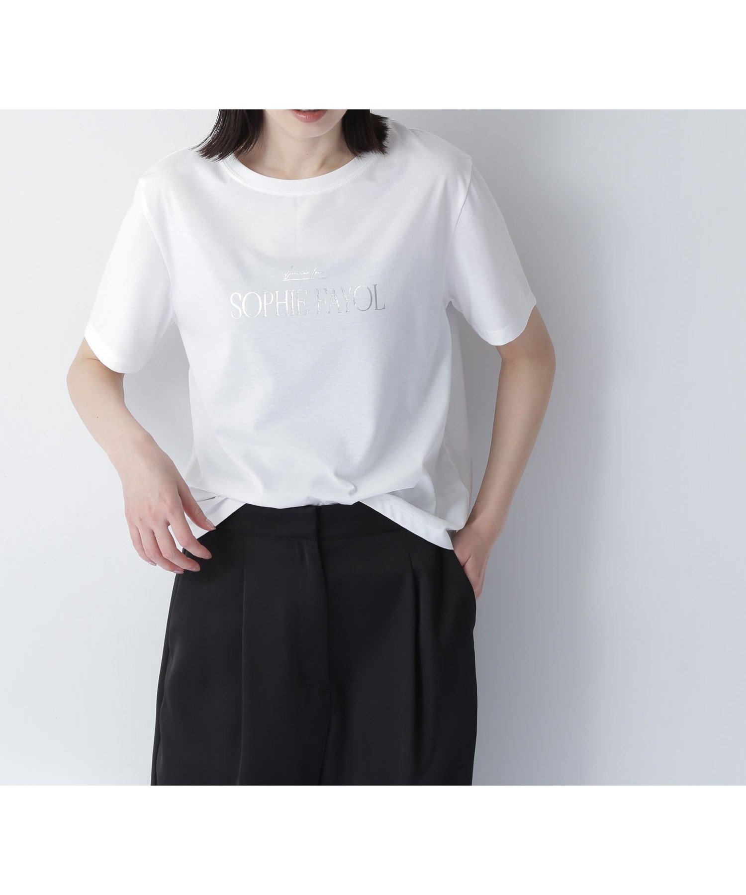 【ナチュラル ビューティー ベーシック/NATURAL BEAUTY BASIC】の箔ロゴプリントTシャツ インテリア・キッズ・メンズ・レディースファッション・服の通販 founy(ファニー) 　ファッション　Fashion　レディースファッション　Fashion for Women　トップス・カットソー　Cut & Sew Tops　シャツ・ブラウス・オフィスカジュアル　Elegant Blouses & Button-Ups　ロングTシャツ・Tシャツ　Longline T-Shirts & Tees　おすすめ　Recommended / Our Picks　カットソー　Cut and Sewn Top　コンパクト　Compact, Small Size　シンプル　Simple, Minimal　ジャケット　Jacket, Outerwear　プリント　Print, Printed Pattern　オフ1|ID: prp329100004554621 ipo3291000000033497264
