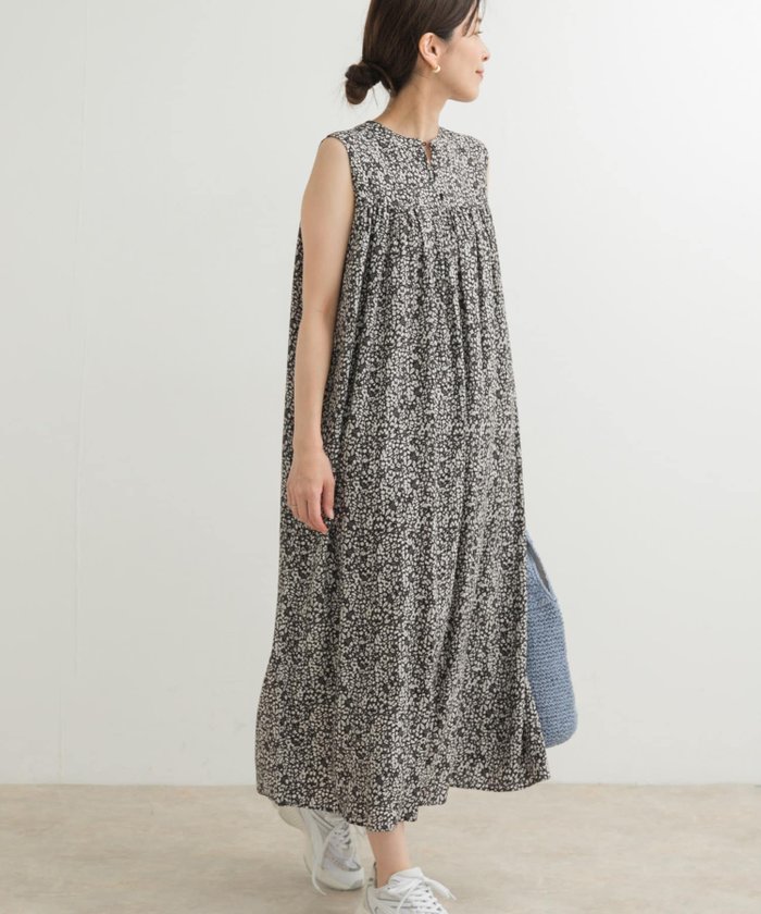 【アーバンリサーチ ドアーズ/URBAN RESEARCH DOORS】の小花柄ノースリーブワンピース インテリア・キッズ・メンズ・レディースファッション・服の通販 founy(ファニー) https://founy.com/ ファッション Fashion レディースファッション Ladies' Fashion Online ワンピース Dress 2025年 2025 2025春夏・S/S Ss,Spring/Summer,2025 カーディガン Cardigan ジャケット Jacket ノースリーブ No Sleeve リラックス Relax ロング Long ヴィンテージ Vintage エレガント 上品 Elegant 夏 Summer 旅行 Travel S/S・春夏 Ss・Spring/Summer |ID: prp329100004554660 ipo3291000000032590525