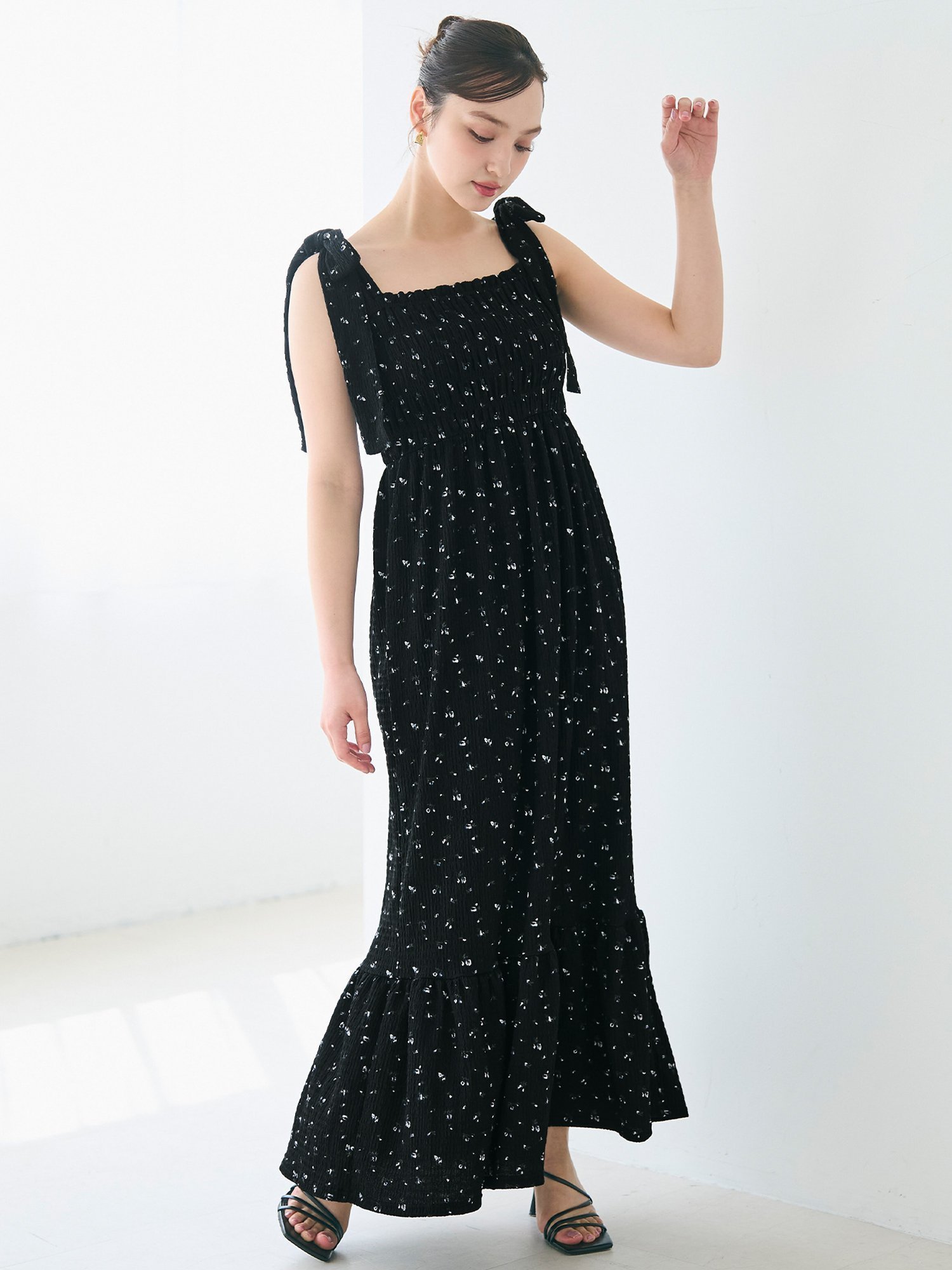 【コカ/COCA】のシボシャーリングリボンワンピース インテリア・キッズ・メンズ・レディースファッション・服の通販 founy(ファニー) 　ファッション　Fashion　レディースファッション　Ladies' Fashion Online　ワンピース　Dress　ギャザー　Gather　切替　Switching　サンダル　Sandals　シャーリング　Shirring　シンプル　Simple　スニーカー　Sneakers　タンク　Tank　フィット　Fit　フラット　Flat　フレア　Flare　ポケット　Pocket　リボン　Ribbon　旅行　Travel　A|ID: prp329100004554670 ipo3291000000032643615